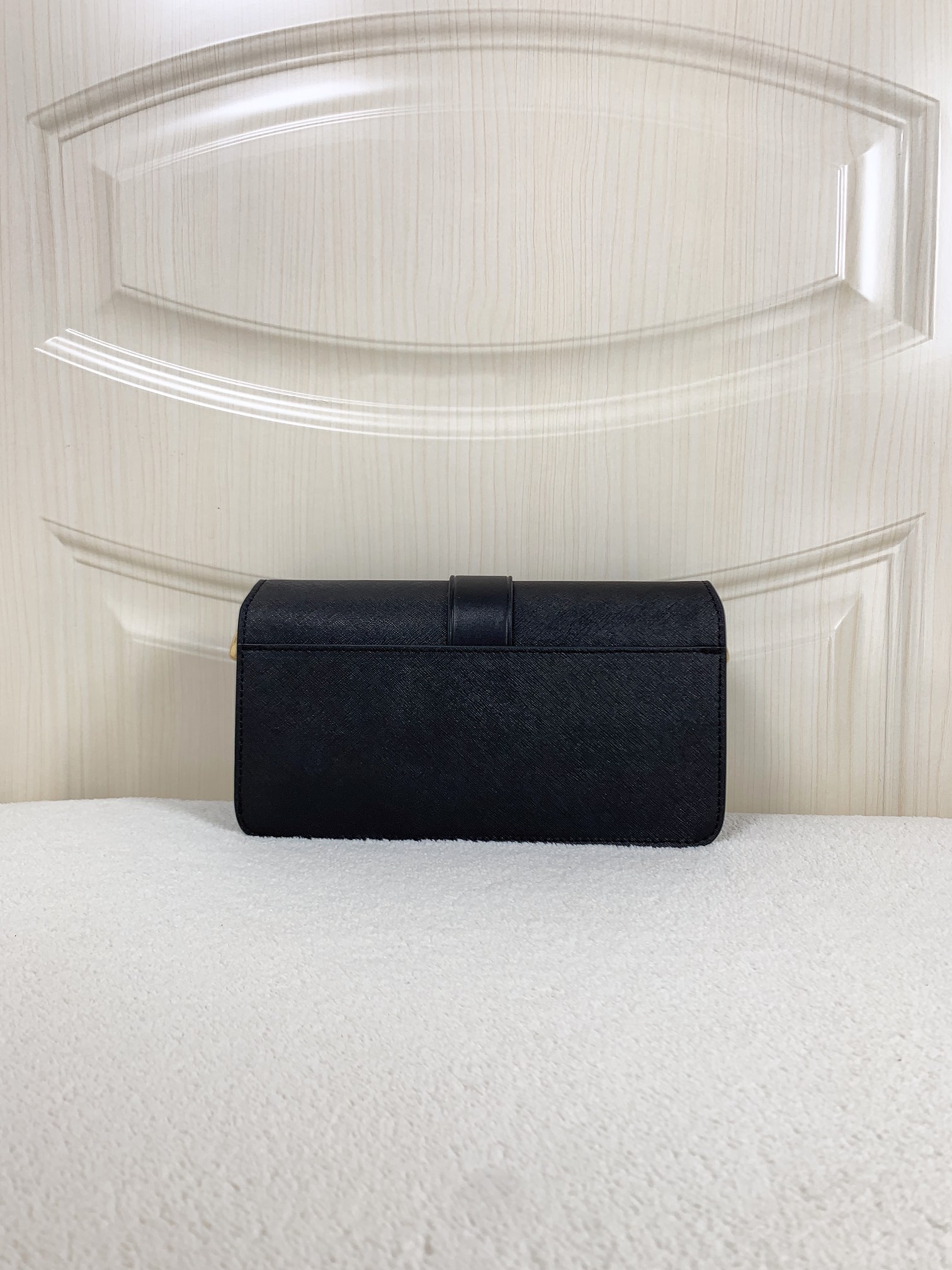 Michael Kors ～Greenwich双盖头酒神黑色，采用十字纹牛皮纯色拼接，大方