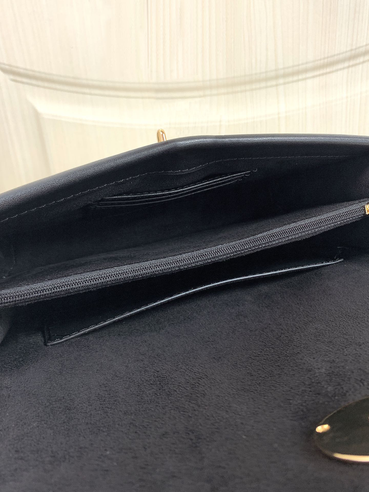 Michael Kors ～Greenwich双盖头酒神黑色，采用十字纹牛皮纯色拼接，大方