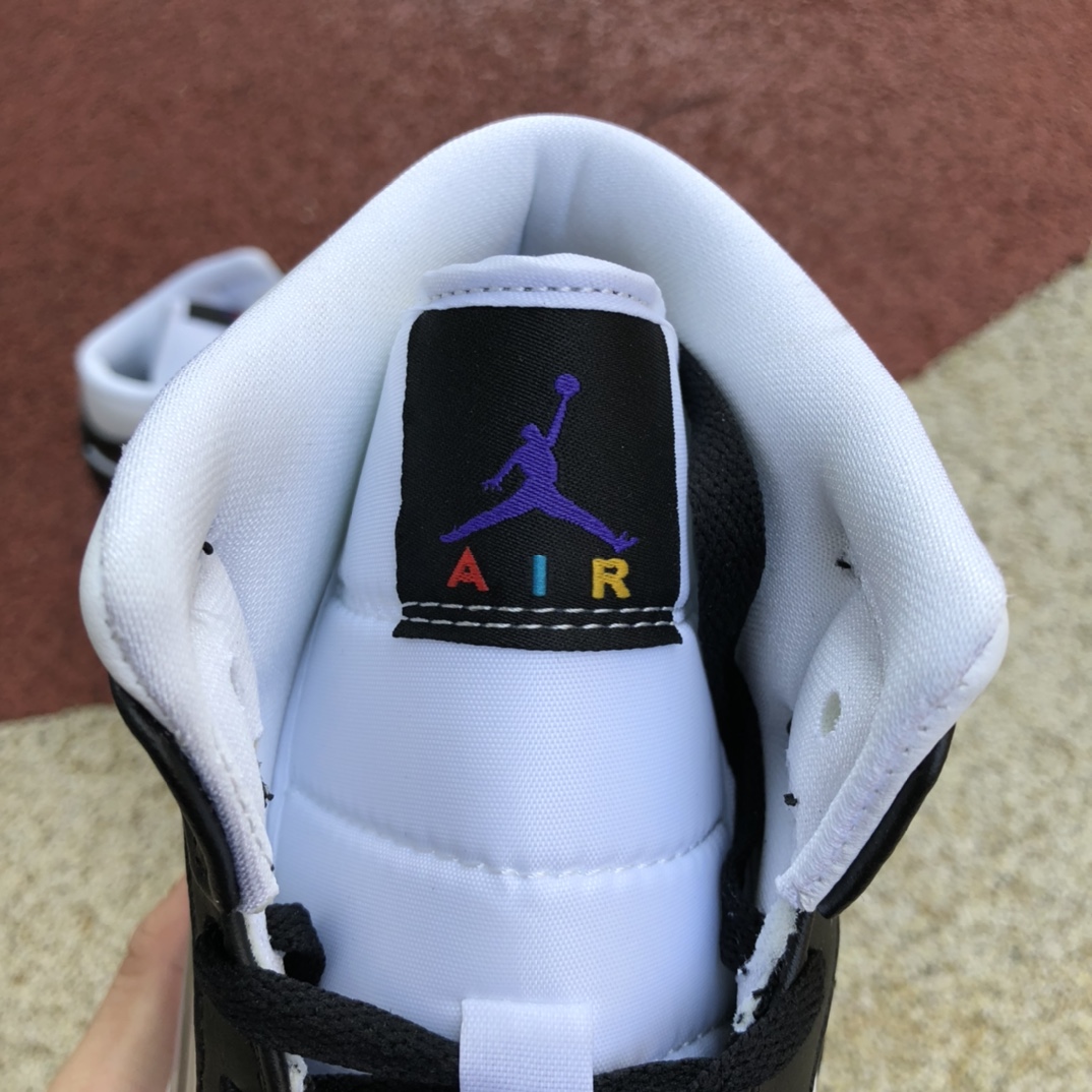 300  Air jordan 1黑白图案 中帮 篮球鞋 DR9495-001