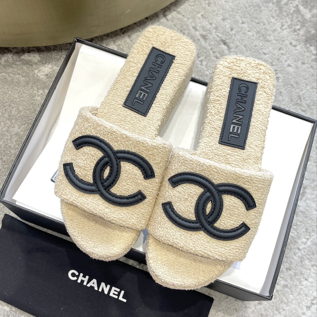 CHANEL Wool Slippers Quilted Lambswool Wool Curl Lining Rubber Anti-Slip Sole Boutique Packaging