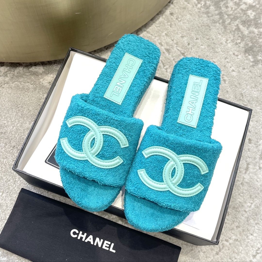 CHANEL Wool Slippers Quilted Lambswool Wool Curl Lining Rubber Anti-Slip Sole Boutique Packaging