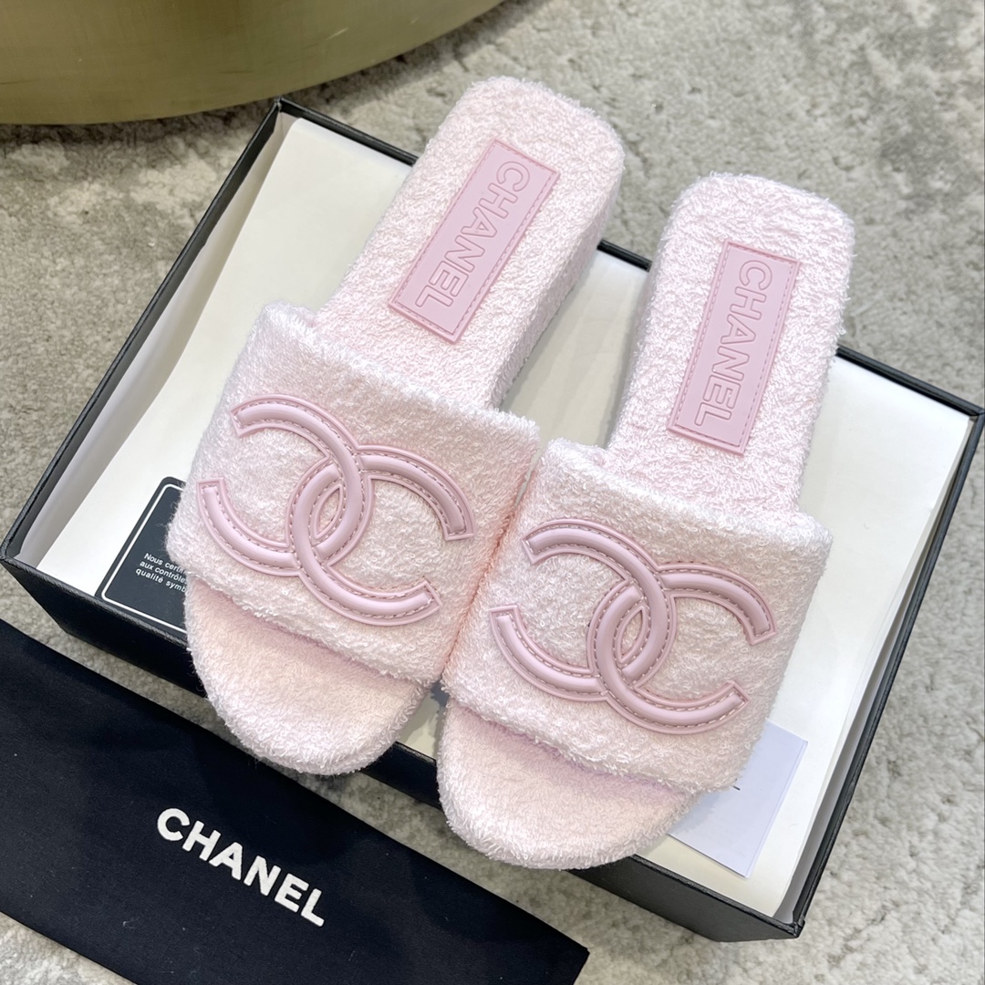CHANEL воўнавыя тапачкі, ромбападобная воўна ягняці, унутраная воўнавая скрутка, гумавая супрацьслізготная падэшва, упакоўка ад бутіка