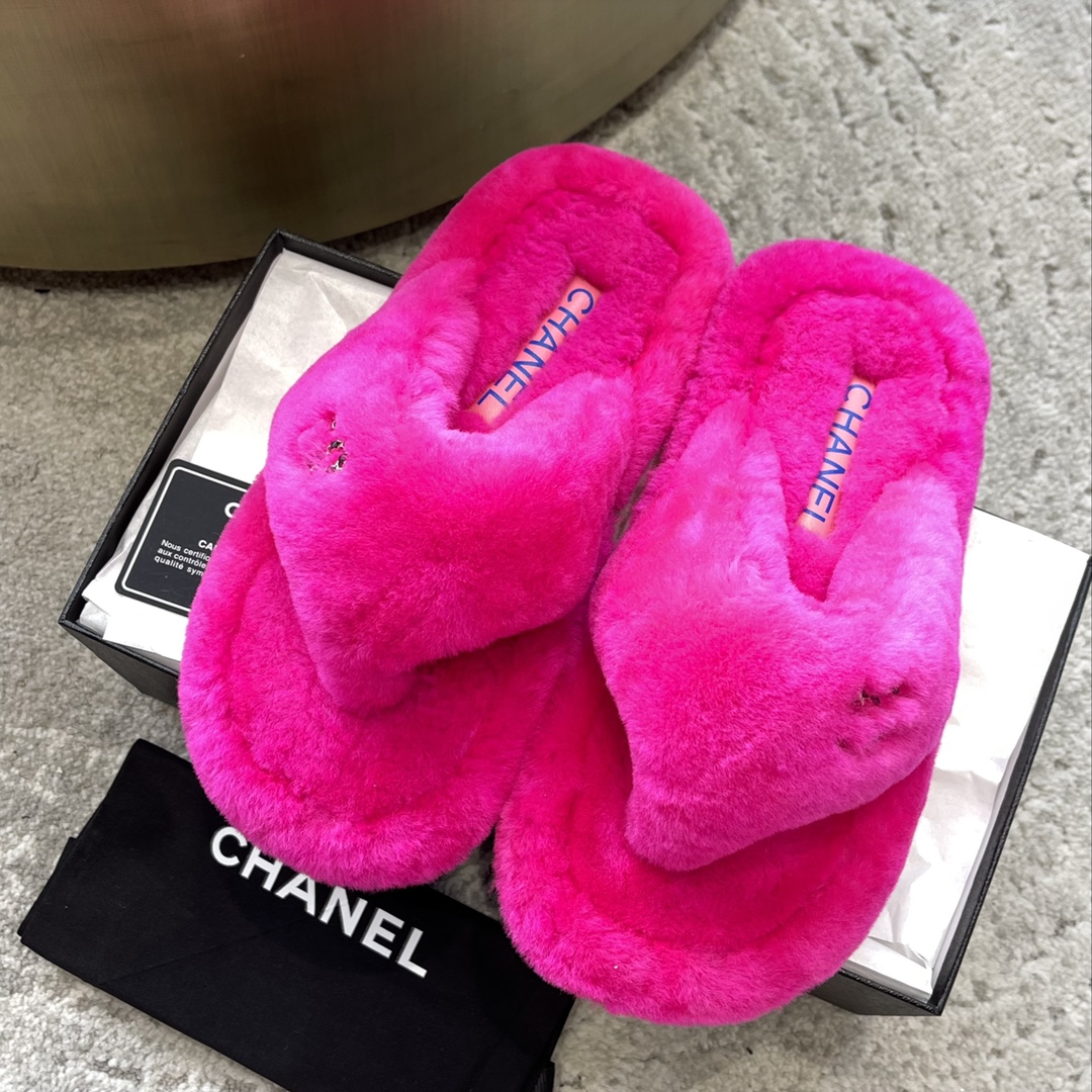 CHANEL воўнавыя тапачкі, ромбападобная воўна, унутраная падкладка з воўны, гумавая супрацьслізготная падэшва, упакоўка ад бутіка