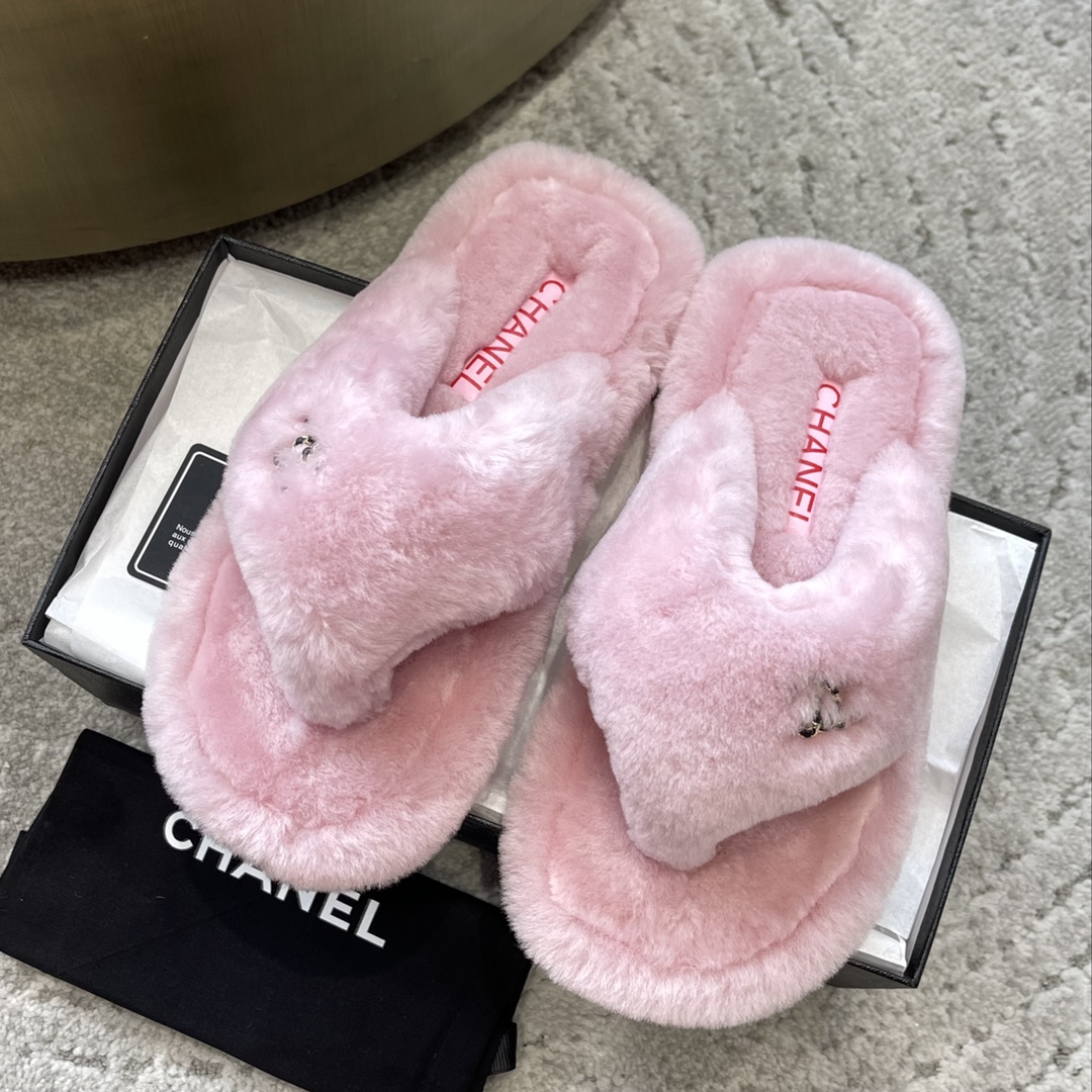 CHANEL воўнавыя тапачкі-шлёпанцы, рамбічная воўна, унутраная падкладка з воўны, гумавая супрацьслізготная падэшва, упакоўка ад бутіка