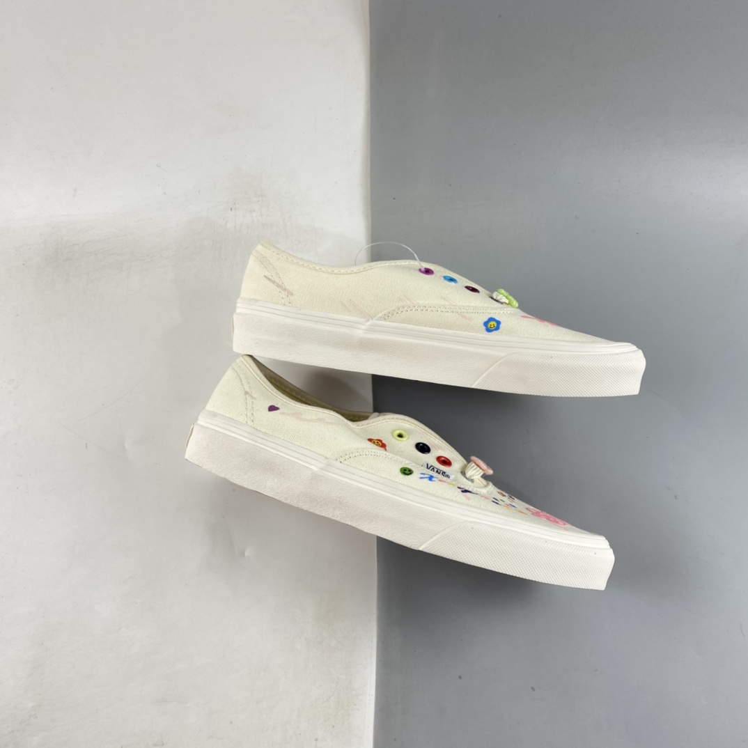 Vans Authentic new limited fresh graffiti embroidery white shoes VN0A4BV9676