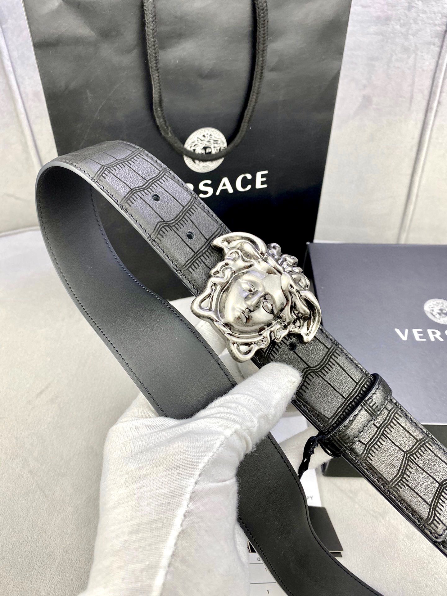 Stylish Deer Belt with Medusa Head-Button for Elegant Look - 图片 7