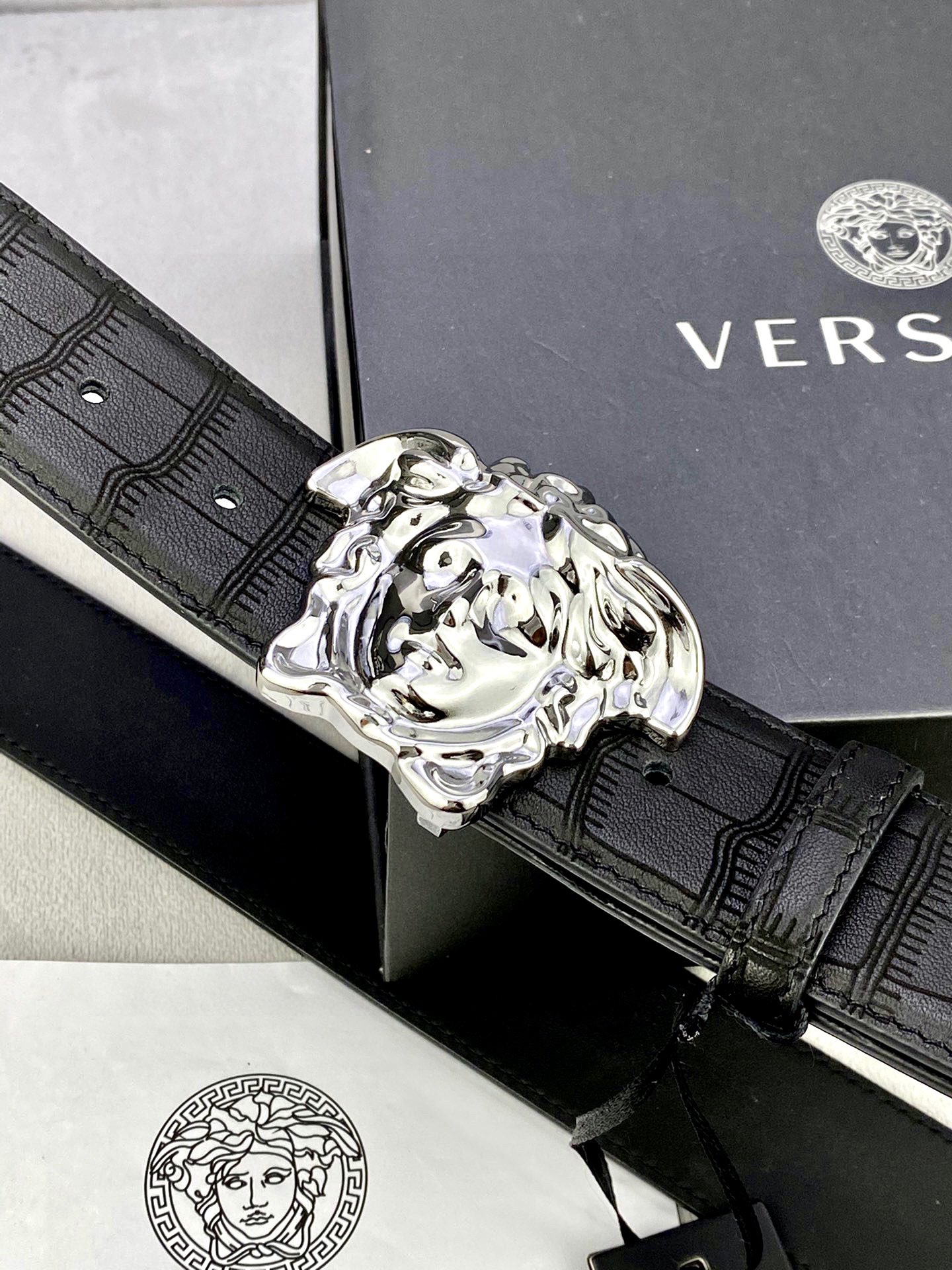 Stylish Deer Belt with Medusa Head-Button for Elegant Effect - 图片 8