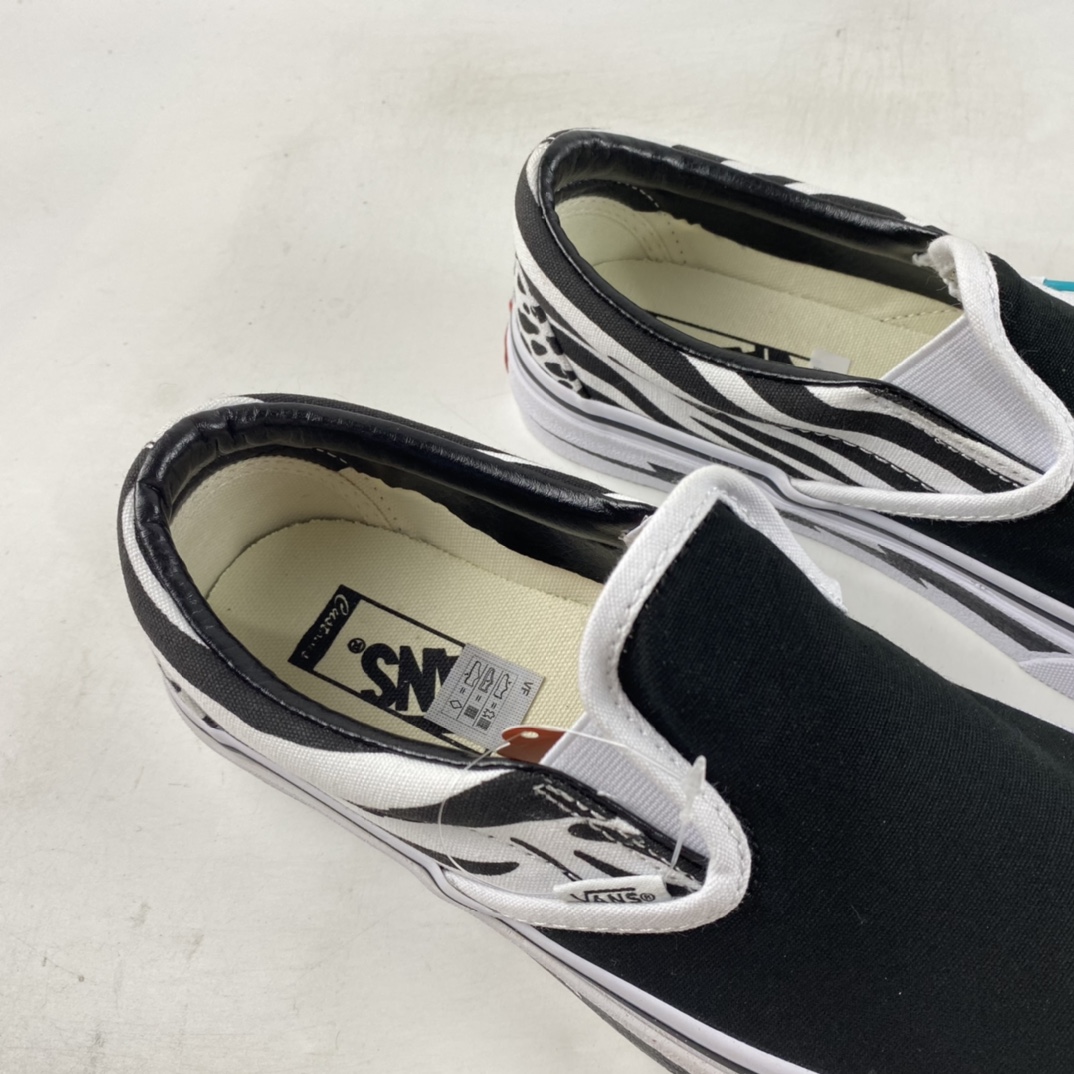 Vans Classics Slip-On lazy black and white graffiti printing low-top sneakers VN0A40DWN0Q