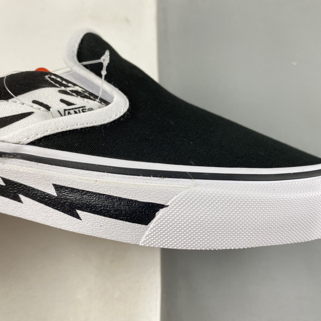 Vans Classics Slip-On lazy black and white graffiti printing low-top sneakers VN0A40DWN0Q