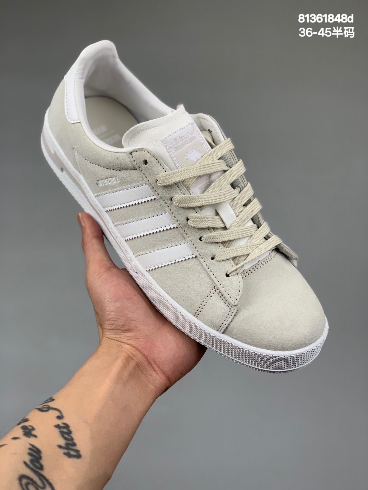 本地
带半码 Adidas Forum  Low 阿迪达斯三叶草低帮休闲板鞋 校园风 翻毛皮材质 
尺码：36-45半码
编码：81361848d