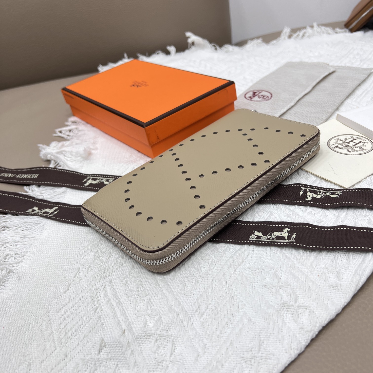 Hermès Constance Hand Palm Grain Leather Zip Around Wallet - Elegant & Stylish 5 a1660413254839 5807