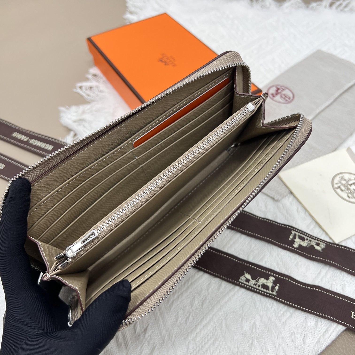 Hermès Constance Hand Palm Grain Leather Zip Around Wallet - Elegant & Stylish 8 a1660413256097 8707