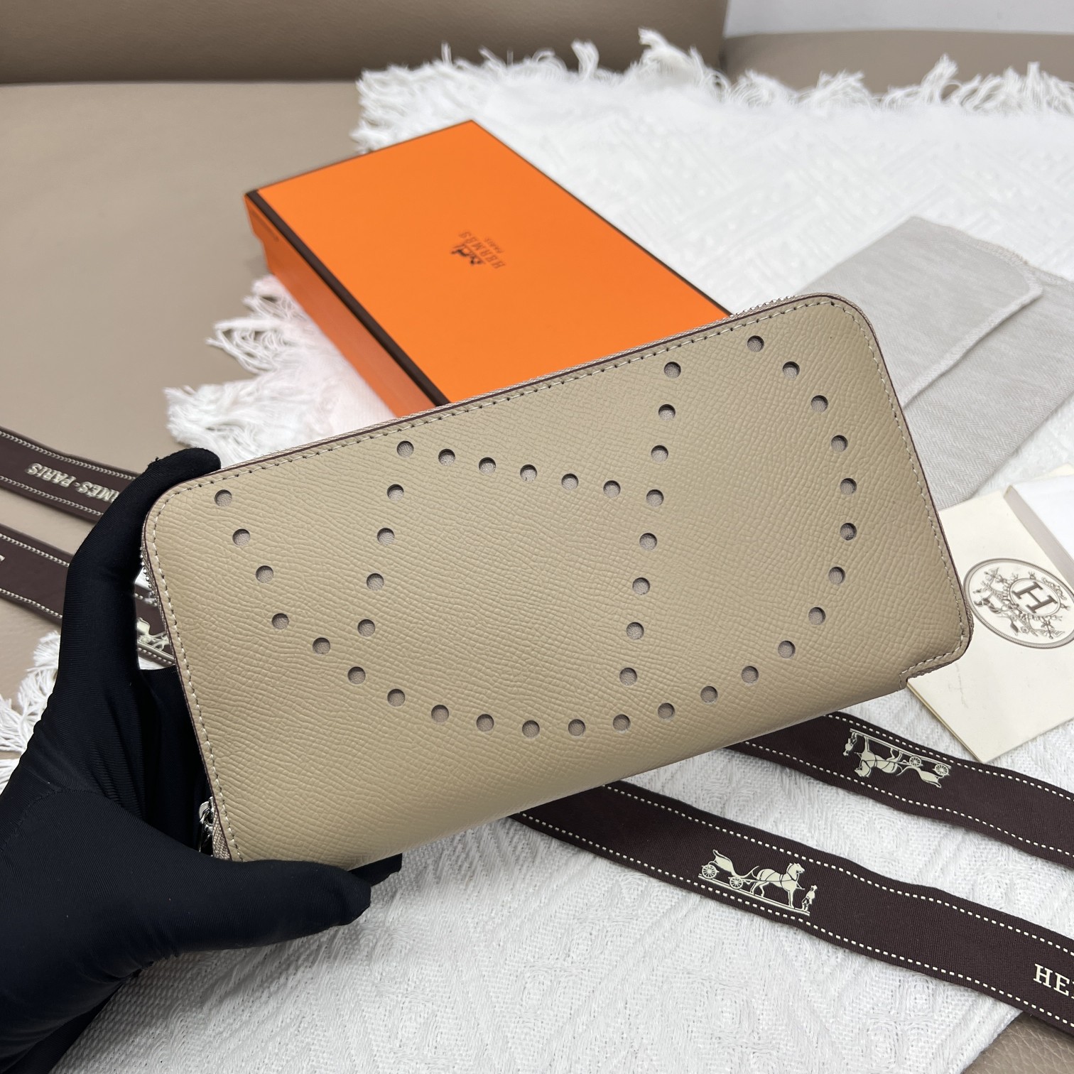 Hermès Constance Hand Palm Grain Leather Zip Around Wallet - Elegant & Stylish 10 a1660413256115 8438