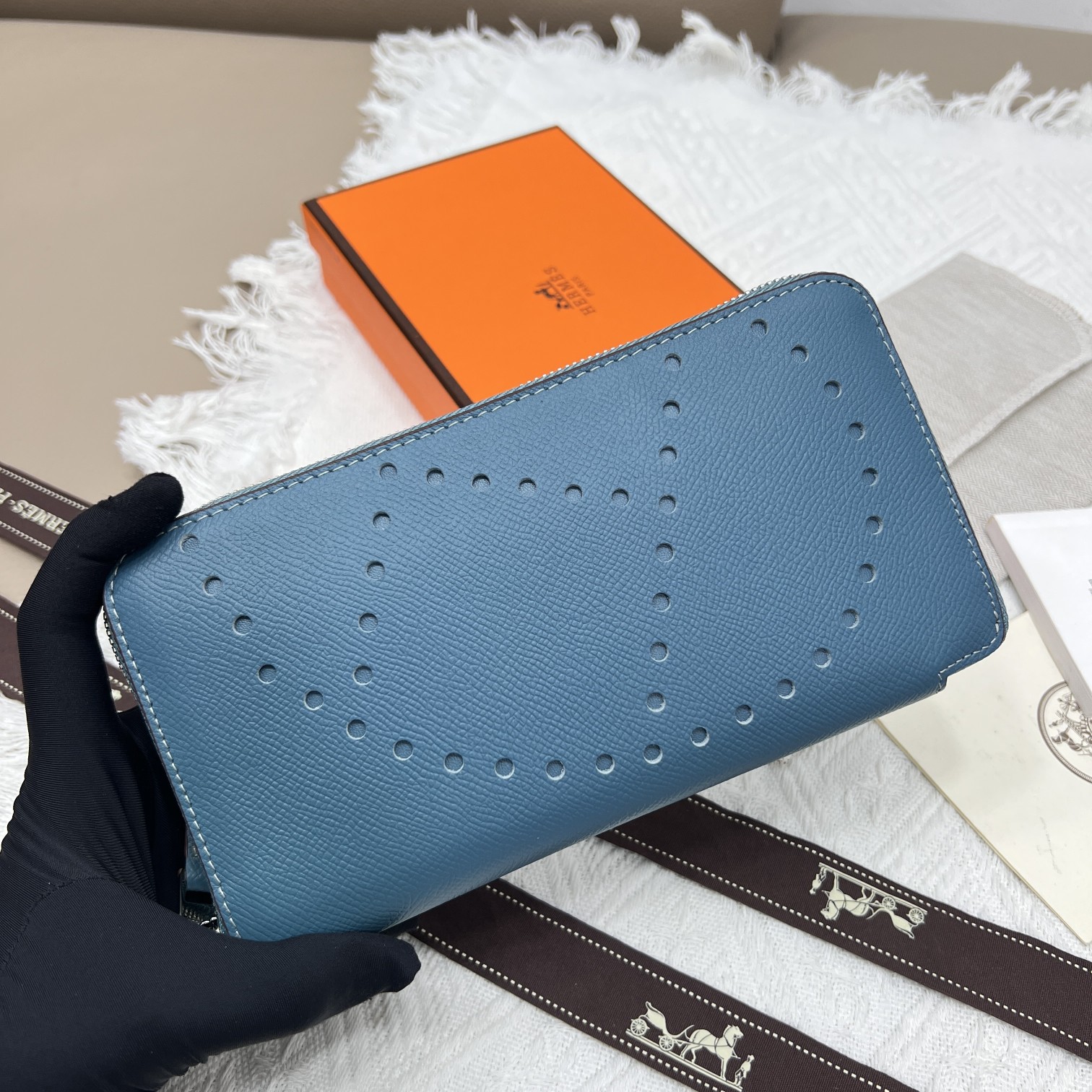 Hermes Constance جلد طبيعي محفظة بسحاب، تصميم أنيق وجودة عالية