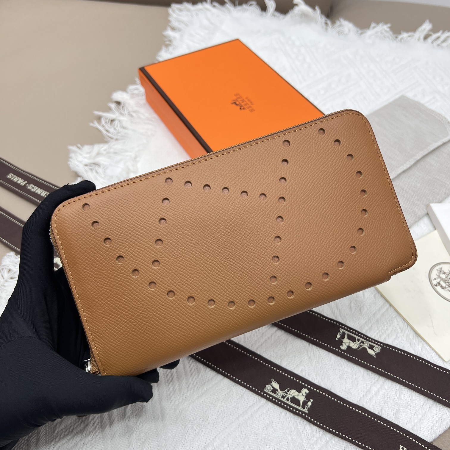Portefeuille Constance en Cuir Grainé Hermès avec Fermeture Éclair