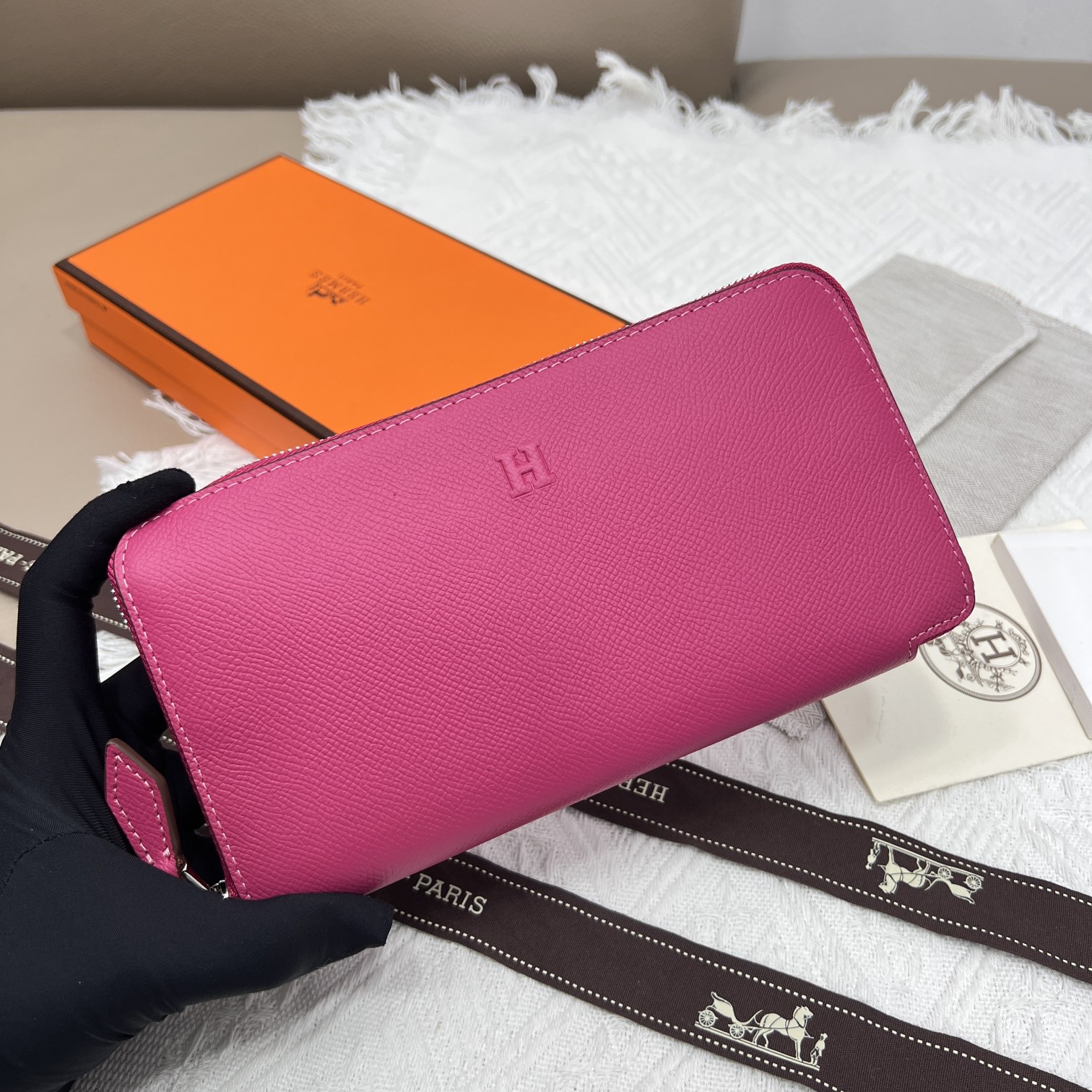 Hermès Constance Hand-Crafted Palm Grain Leather Zip Wallet - Elegant and Compact