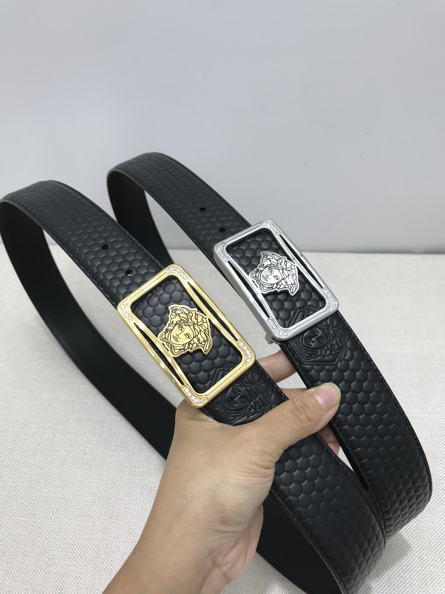 [Versace Belts]Buckle decorated with Versace beauty head trademark Belt is Ita
