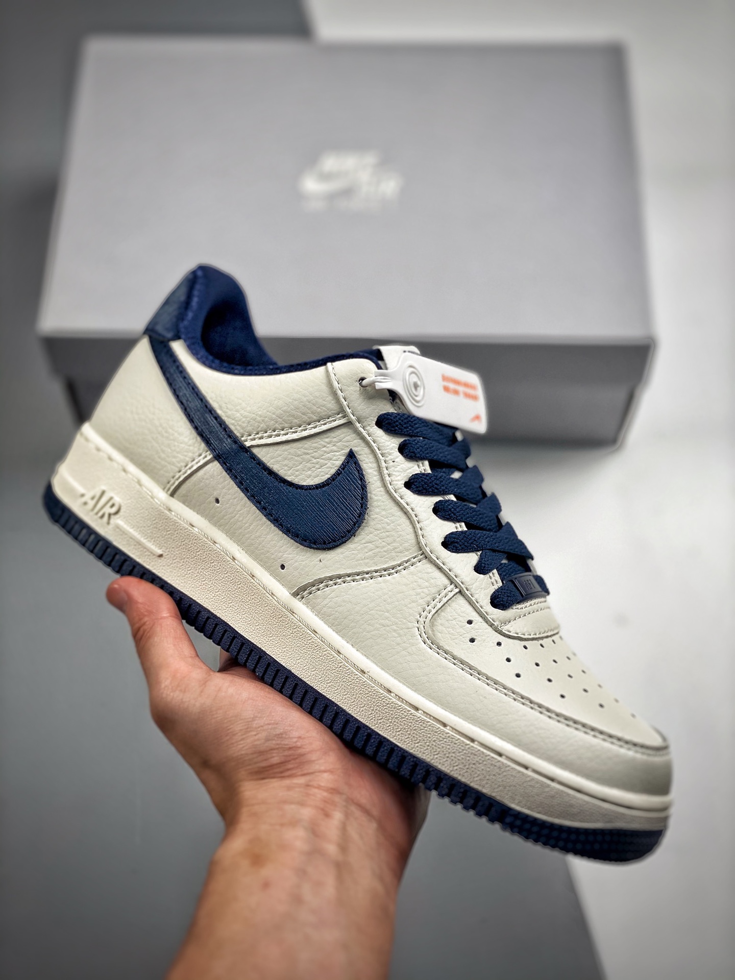 -4 Nike Air Force 1 Low'07 Blanco y azul marino, zapatilla casual de caña baja de la Fuerza Aérea, cuero personalizado,…