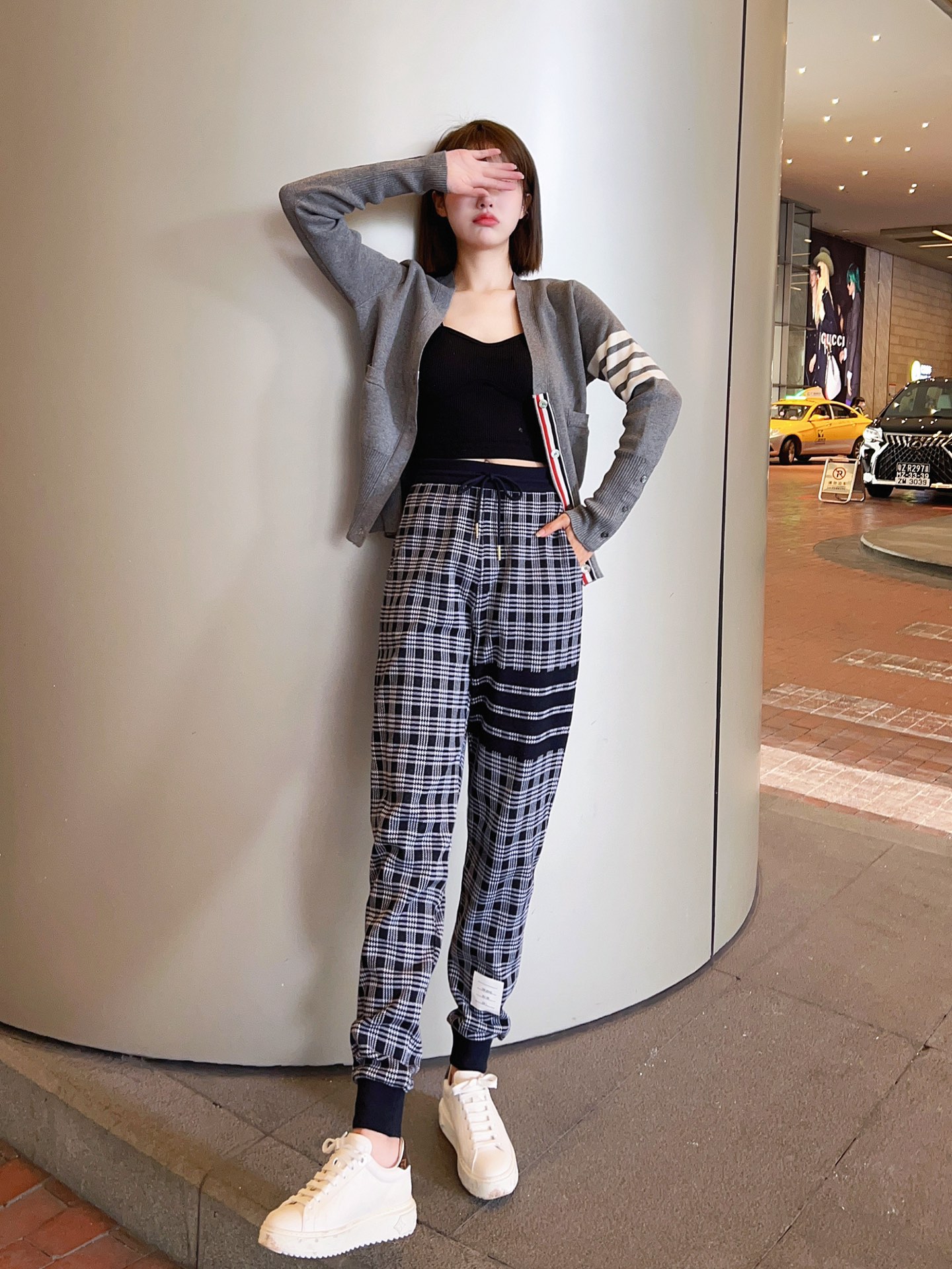 ThomBrowne/汤姆布朗 千鸟格提花条纹长裤 上身效果#