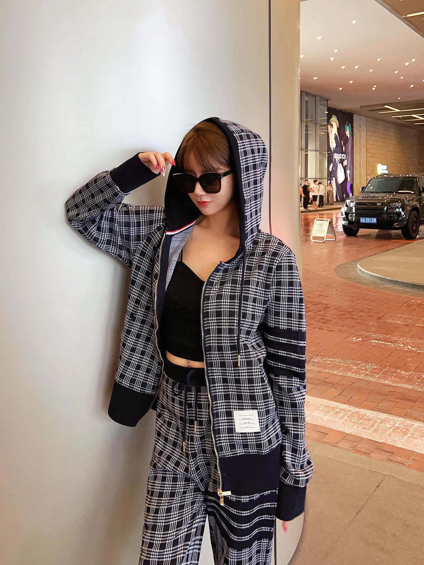 ThomBrowne/汤姆布朗 千鸟格提花条纹外套 上身效果#