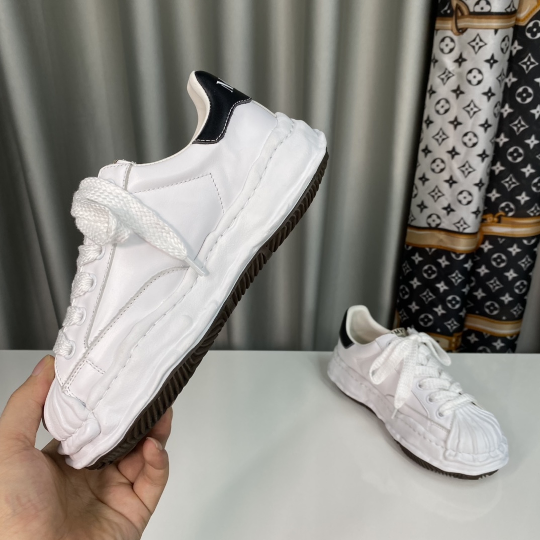 💰380 【MMY】三原康裕，贝壳头春季新款，品牌订单，原单品质🌈
 设计师大胆构思，结合时代潮流气息，完美出炉。超级舒适百搭，全新运动风格设计，堪称完美，众多明星网红为他代言☄️
材质：鞋面原版定制头层丝绸牛皮。
内里：丝绸羊皮里，
大底：原开模钢印EVA组合大底
•┈┈┈┈┈┈★┈┈┈┈┈┈┈•
码数：女35～39（34、40、定做不退换）
            男39～44（38、45、定做不退换）
         全套专柜原包装