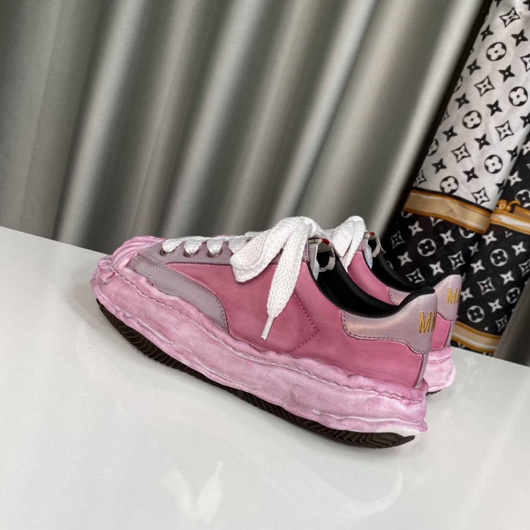 💰350 【MMY】三原康裕，贝壳头春季新款，品牌订单，原单品质🌈
 设计师大胆构思，结合时代潮流气息，完美出炉。超级舒适百搭，全新运动风格设计，堪称完美，众多明星网红为他代言☄️
材质：鞋面原版定制头层丝绸牛皮。
内里：丝绸羊皮里，
大底：原开模钢印EVA组合大底
•┈┈┈┈┈┈★┈┈┈┈┈┈┈•
码数：女35～39（34、40、定做不退换）
            男39～44（38、45、定做不退换）
         全套专柜原包装