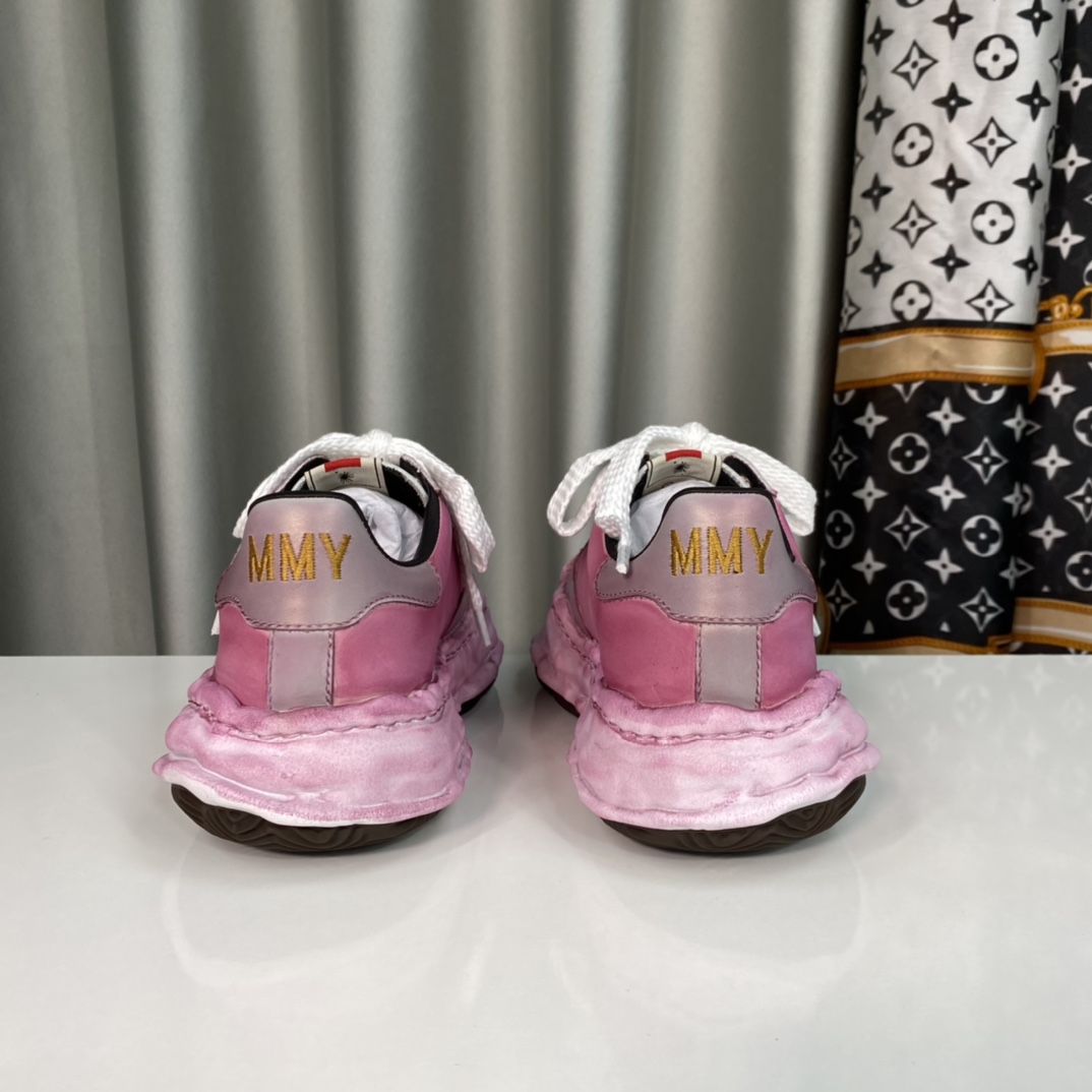 💰350 【MMY】三原康裕，贝壳头春季新款，品牌订单，原单品质🌈
 设计师大胆构思，结合时代潮流气息，完美出炉。超级舒适百搭，全新运动风格设计，堪称完美，众多明星网红为他代言☄️
材质：鞋面原版定制头层丝绸牛皮。
内里：丝绸羊皮里，
大底：原开模钢印EVA组合大底
•┈┈┈┈┈┈★┈┈┈┈┈┈┈•
码数：女35～39（34、40、定做不退换）
            男39～44（38、45、定做不退换）
         全套专柜原包装