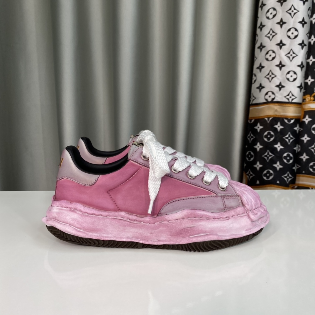 💰350 【MMY】三原康裕，贝壳头春季新款，品牌订单，原单品质🌈
 设计师大胆构思，结合时代潮流气息，完美出炉。超级舒适百搭，全新运动风格设计，堪称完美，众多明星网红为他代言☄️
材质：鞋面原版定制头层丝绸牛皮。
内里：丝绸羊皮里，
大底：原开模钢印EVA组合大底
•┈┈┈┈┈┈★┈┈┈┈┈┈┈•
码数：女35～39（34、40、定做不退换）
            男39～44（38、45、定做不退换）
         全套专柜原包装