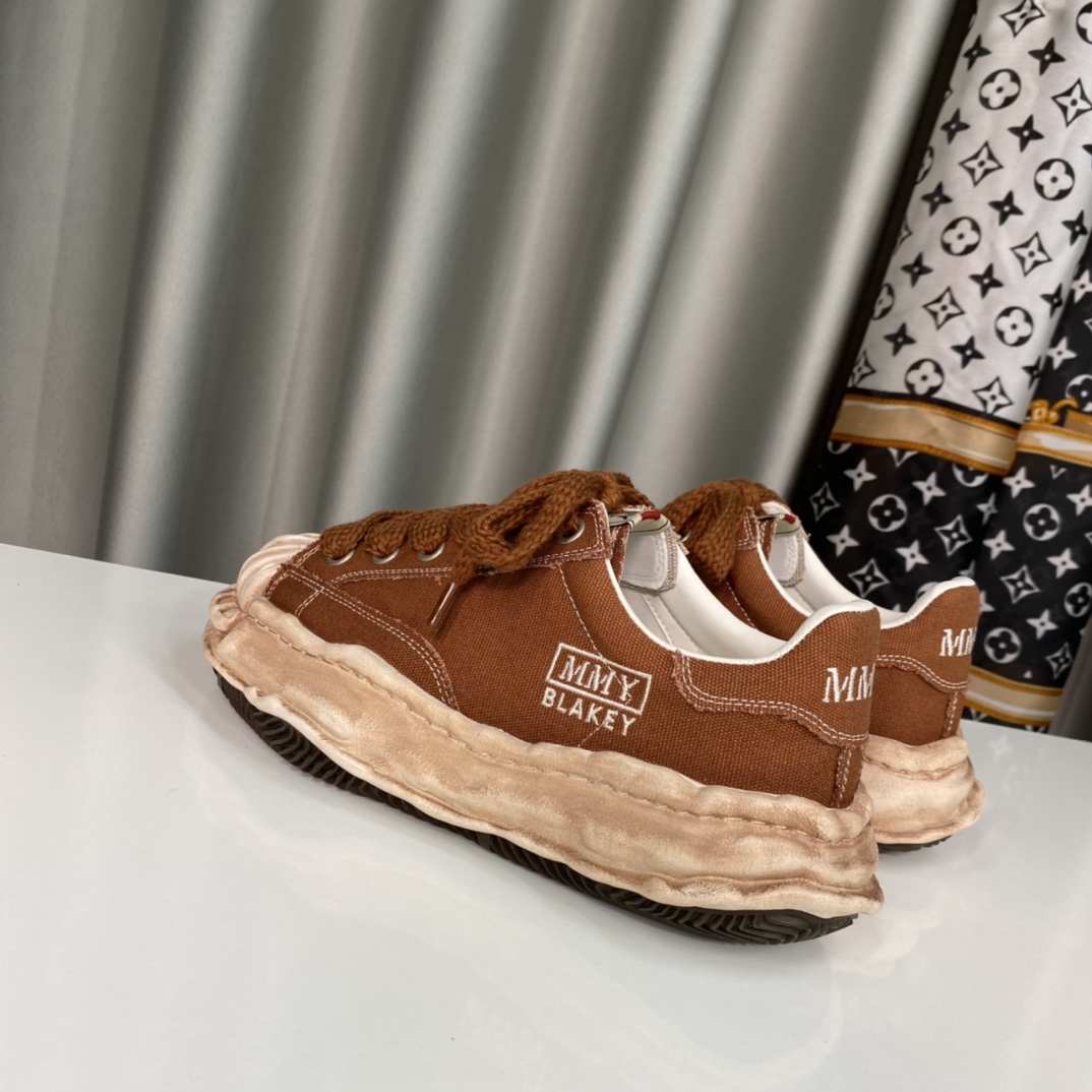 💰350 【MMY】三原康裕，贝壳头春季新款，品牌订单，原单品质🌈
设计师大胆构思，结合时代潮流气息，完美出炉。超级舒适百搭，全新运动风格设计，堪称完美，众多明星网红为他代言☄️
材质：鞋面原版定太空莫尼卡帆布！
内里：原版羊皮里拼接科技布、
大底：原开模钢印EVA组合大底
•┈┈┈┈┈┈★┈┈┈┈┈┈┈•
码数：女35～39（34、40、定做不退换）
            男39～44（38、45、定做不退换）
         全套专柜原包装