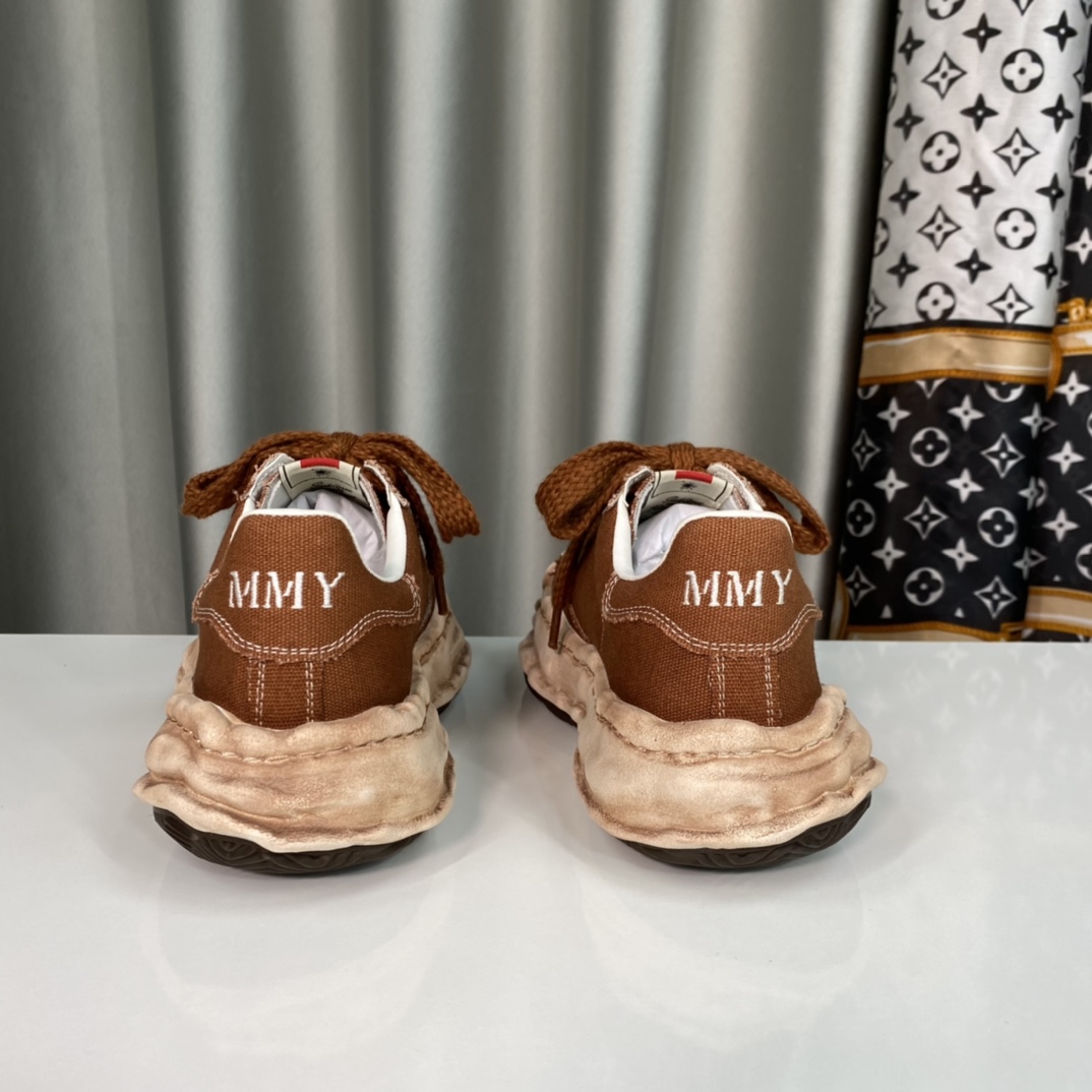 💰350 【MMY】三原康裕，贝壳头春季新款，品牌订单，原单品质🌈
设计师大胆构思，结合时代潮流气息，完美出炉。超级舒适百搭，全新运动风格设计，堪称完美，众多明星网红为他代言☄️
材质：鞋面原版定太空莫尼卡帆布！
内里：原版羊皮里拼接科技布、
大底：原开模钢印EVA组合大底
•┈┈┈┈┈┈★┈┈┈┈┈┈┈•
码数：女35～39（34、40、定做不退换）
            男39～44（38、45、定做不退换）
         全套专柜原包装