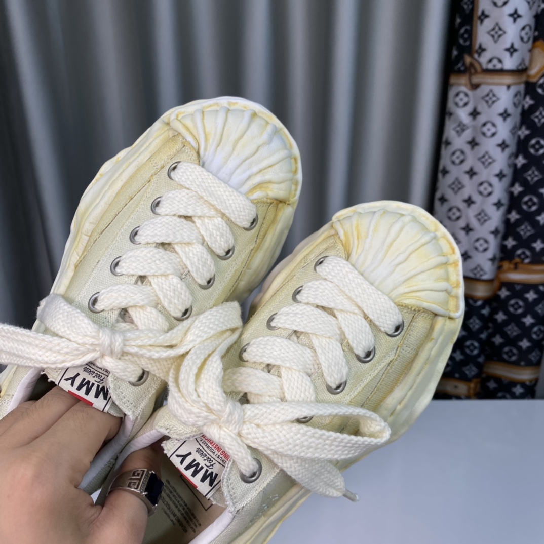 💰350 【MMY】三原康裕，贝壳头春季新款，品牌订单，原单品质🌈
设计师大胆构思，结合时代潮流气息，完美出炉。超级舒适百搭，全新运动风格设计，堪称完美，众多明星网红为他代言☄️
材质：鞋面原版定太空莫尼卡帆布！
内里：原版羊皮里拼接科技布、
大底：原开模钢印EVA组合大底
•┈┈┈┈┈┈★┈┈┈┈┈┈┈•
码数：女35～39（34、40、定做不退换）
            男39～44（38、45、定做不退换）
         全套专柜原包装