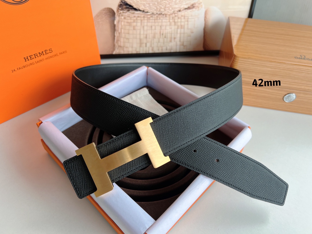 HERMES 爱马仕   精工打造的黑色牛皮42mm标志性元素的腰带