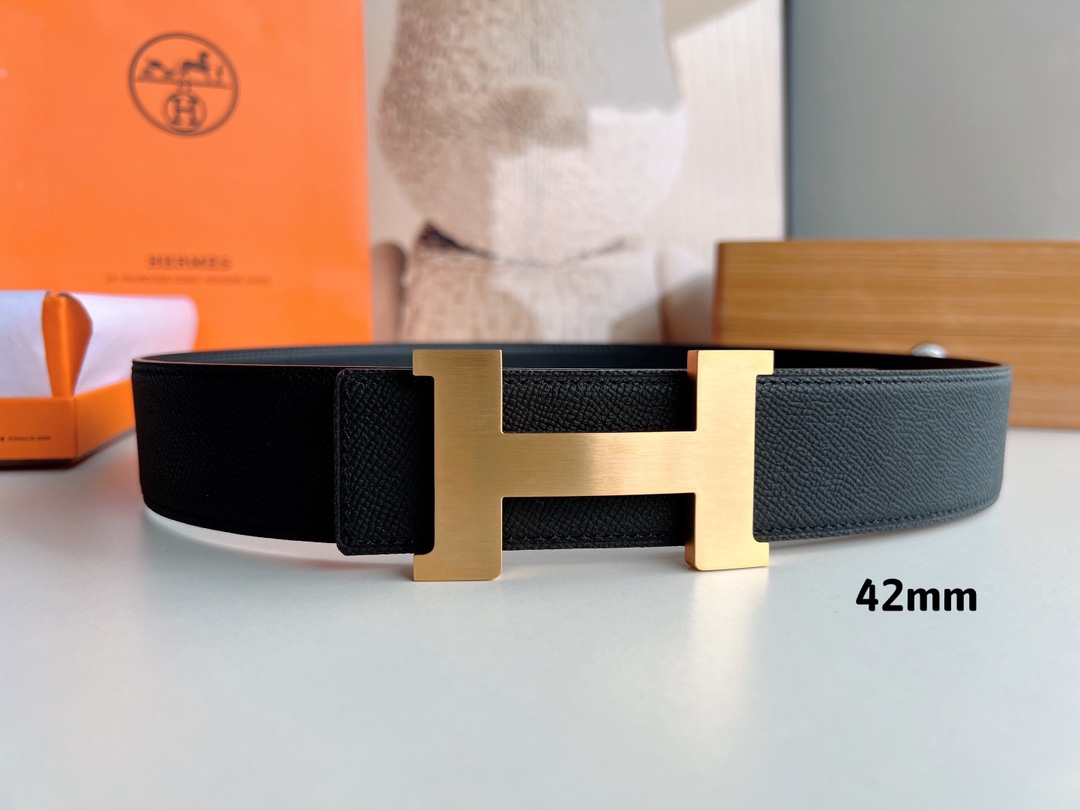 HERMES 爱马仕   精工打造的黑色牛皮42mm标志性元素的腰带