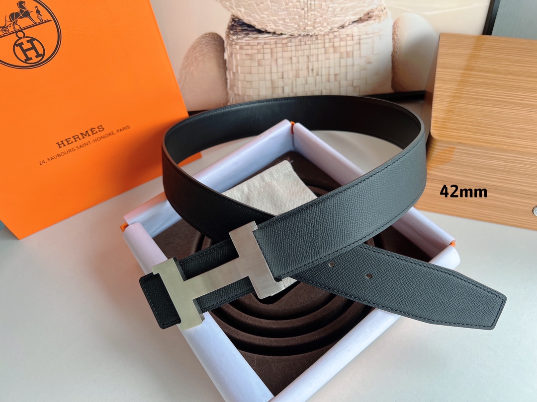HERMES 爱马仕   精工打造的黑色牛皮42mm标志性元素的腰带