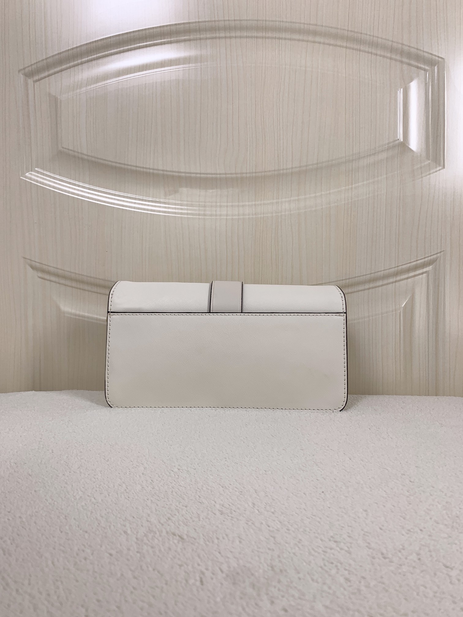 Michael Kors ～Greenwich双盖头酒神白色，采用十字纹牛皮纯色拼接，大方