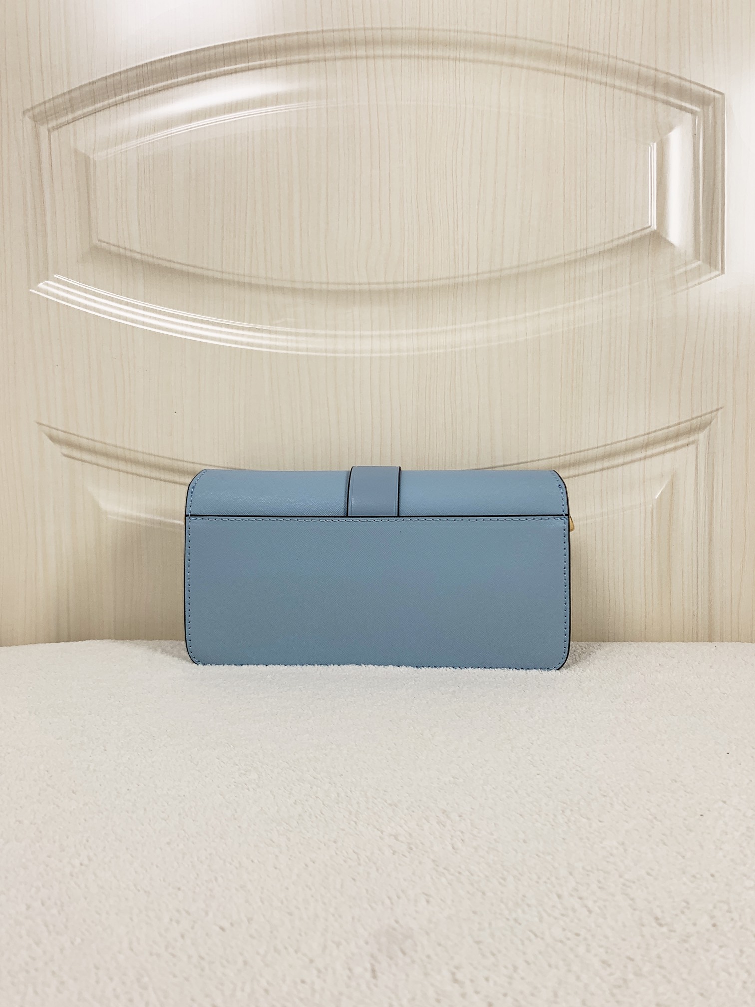 Michael Kors ～Greenwich双盖头酒神蓝色，采用十字纹牛皮纯色拼接，大方