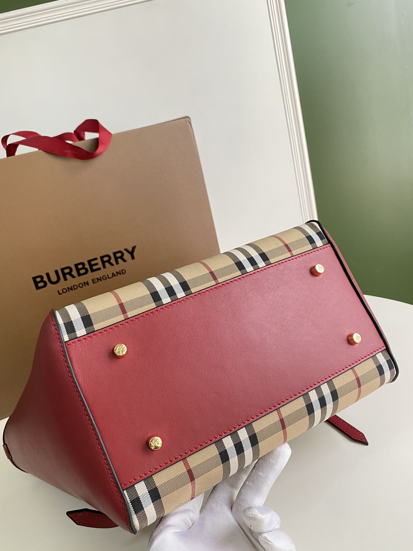 Burberry巴宝莉进口小牛皮配ykk黄铜五金隐形战马购物袋8818