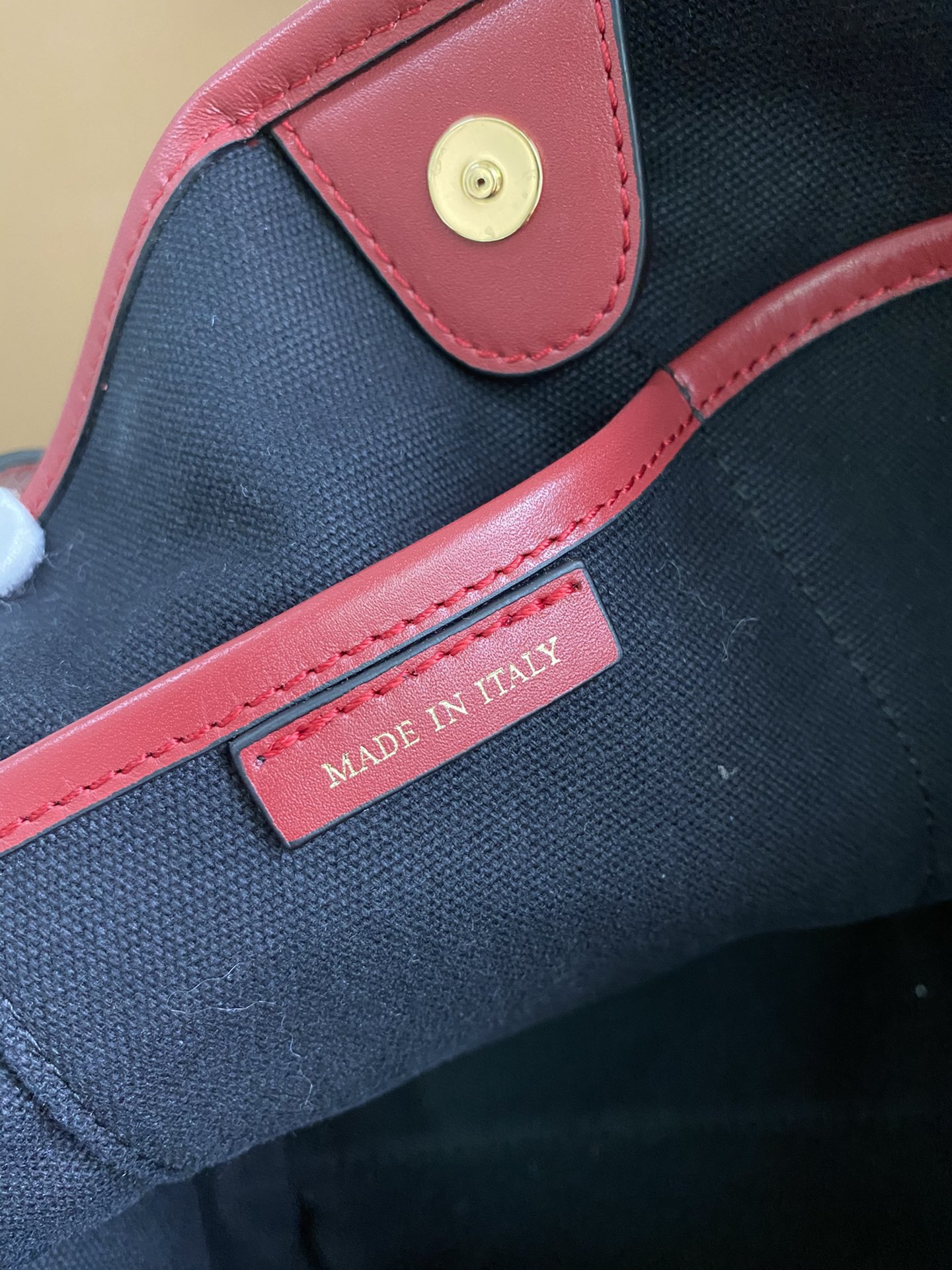 Burberry巴宝莉进口小牛皮配ykk黄铜五金隐形战马购物袋8818