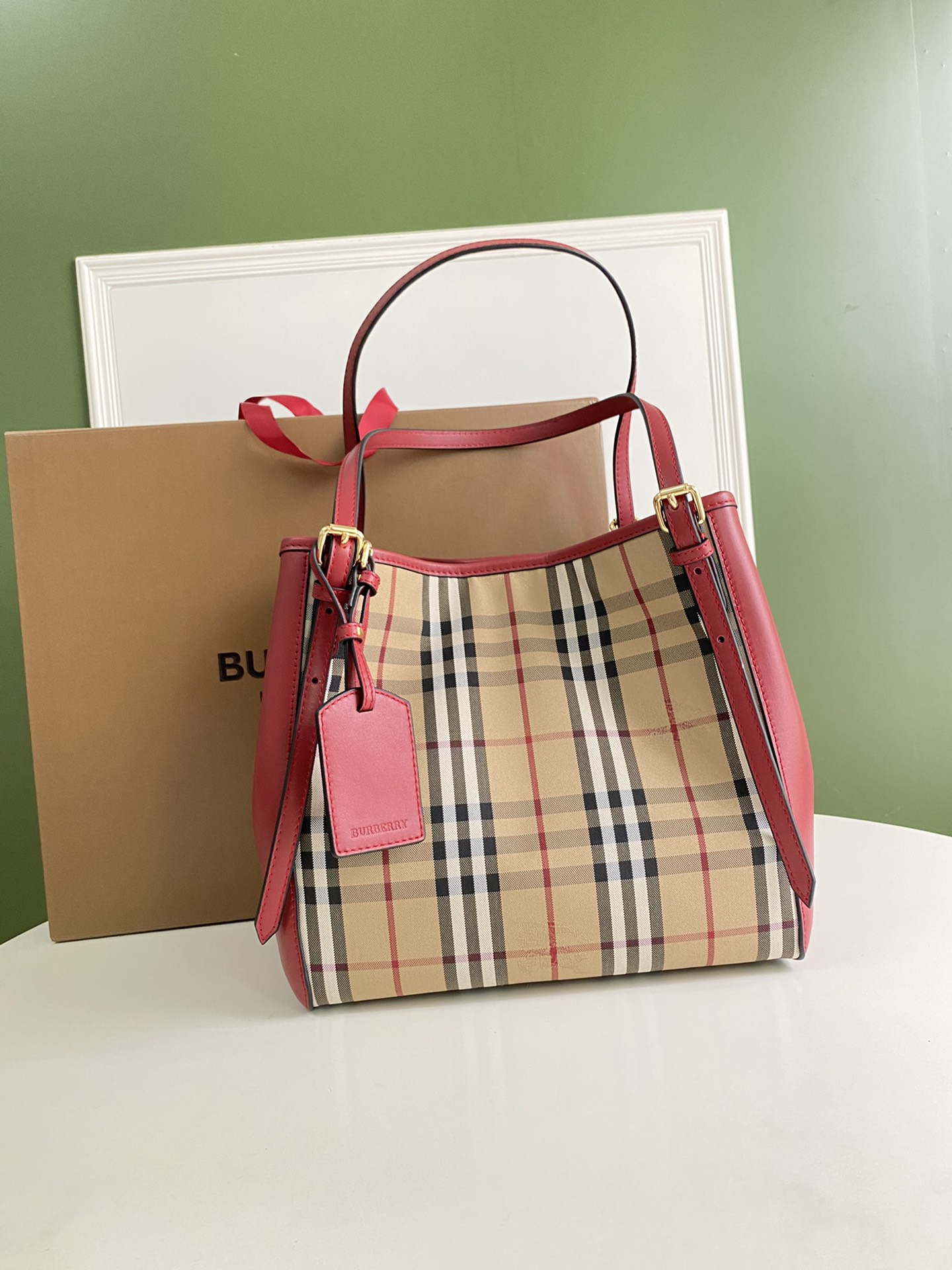 Burberry巴宝莉进口小牛皮配ykk黄铜五金隐形战马购物袋8818