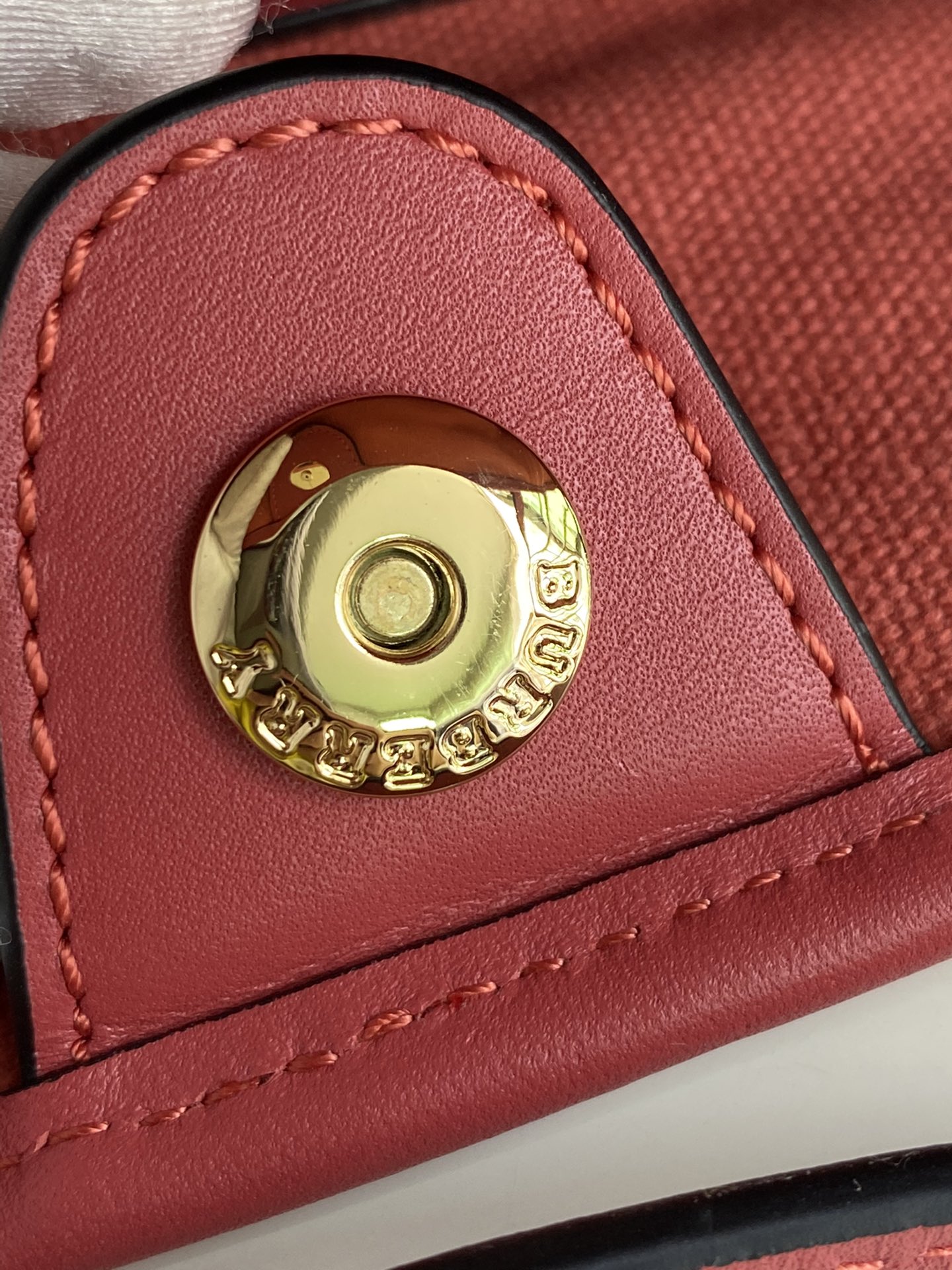 Burberry巴宝莉进口小牛皮配ykk黄铜五金隐形战马购物袋8812