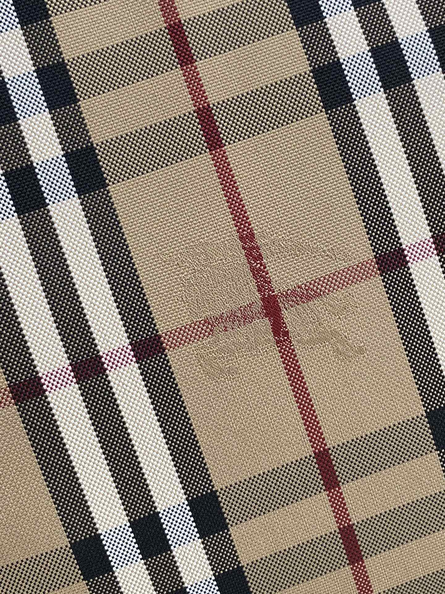 Burberry巴宝莉进口小牛皮配ykk黄铜五金隐形战马购物袋8812