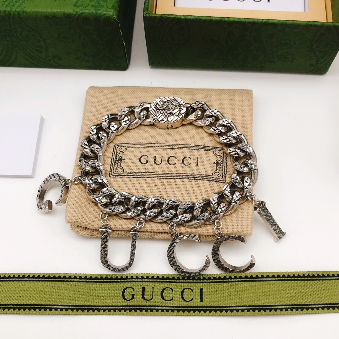 Número GXL0045 collar, número GSL0035 pulsera, recomendación de hoy: conjunto de plata Gucci collar y pulsera