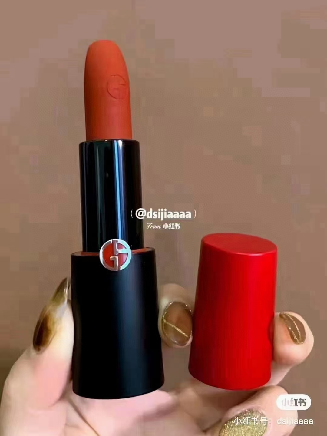 专柜版💰63包邮
质量改进新款爆款来了❗️❗️Armani阿玛尼秋季威尼斯哑光口红唇膏 405 红黑管新品❗️ 这个系列真的爱了 口红质地更好的涂抹连牙齿都显得那么白了