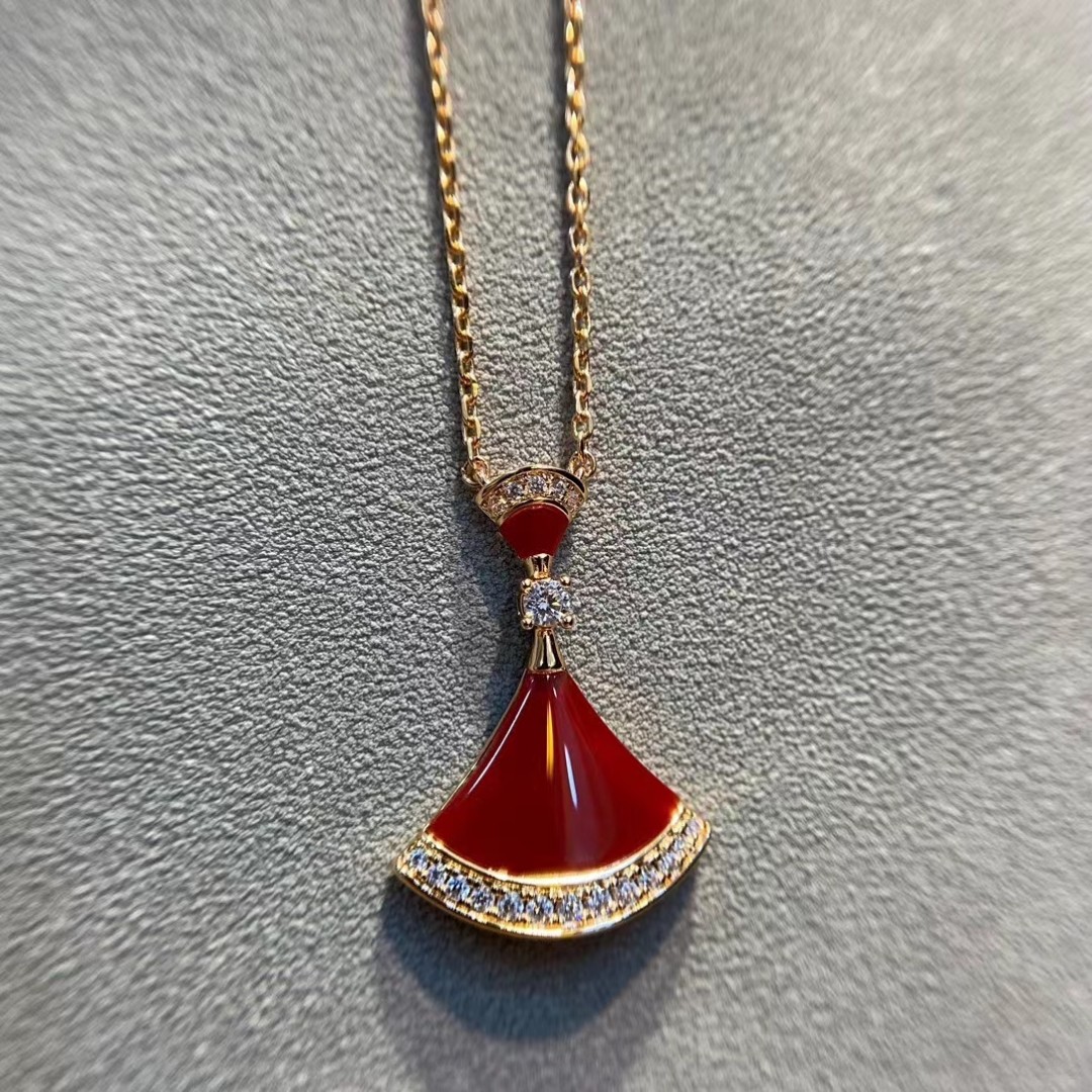 NO:102695,Gift recommendation Baojia DIVAS series Natural chalcedony skirt necklace, Bulgari necklace, bvlgari, skirts, necklace19860909礼物推荐 宝家 DIVAS系列 天然红玉髓裙子项链,宝格丽项链,bvlgari,skirts,necklace,Jewelry