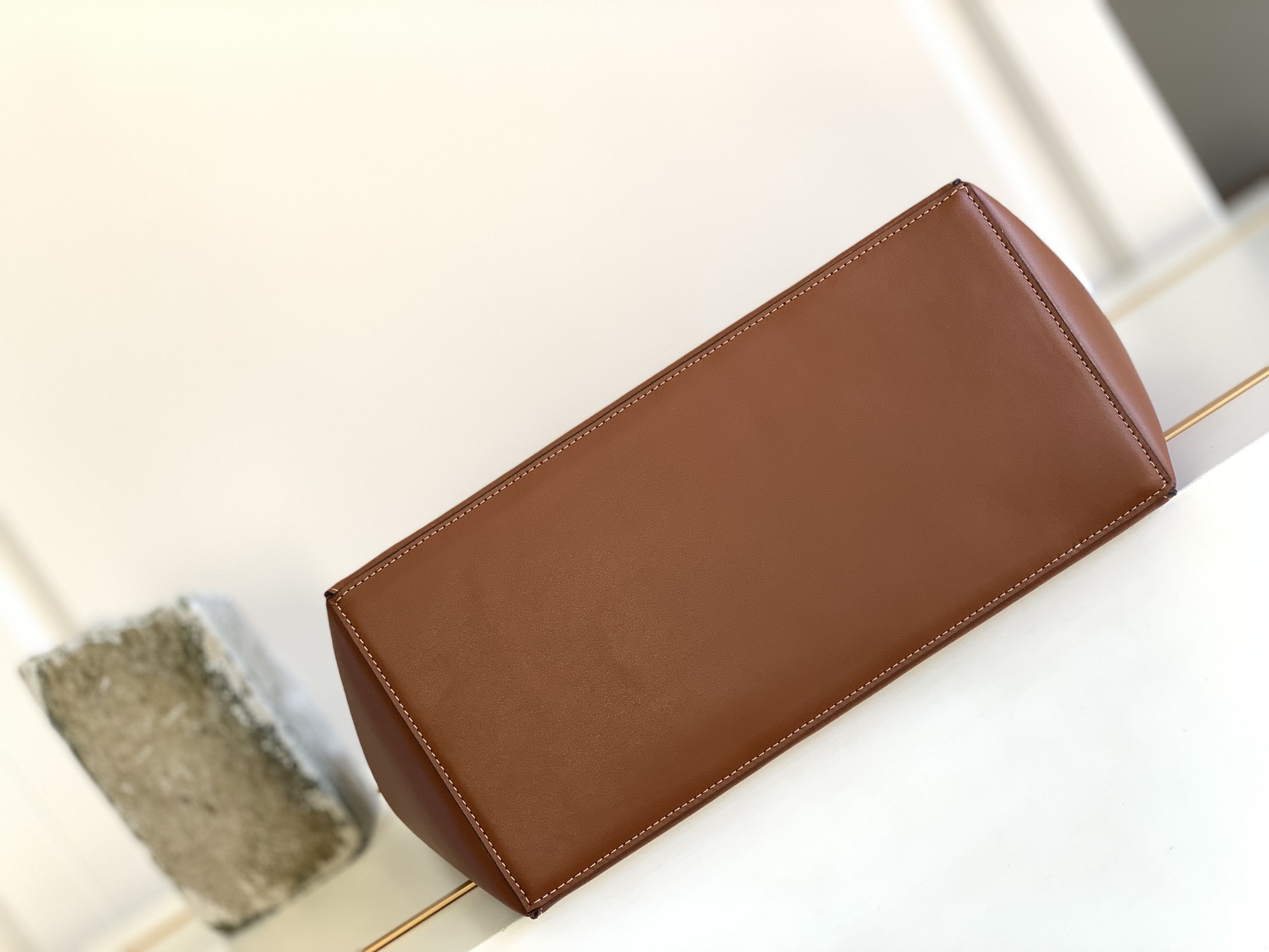 CELINE赛琳中号光滑小牛皮托特包108823