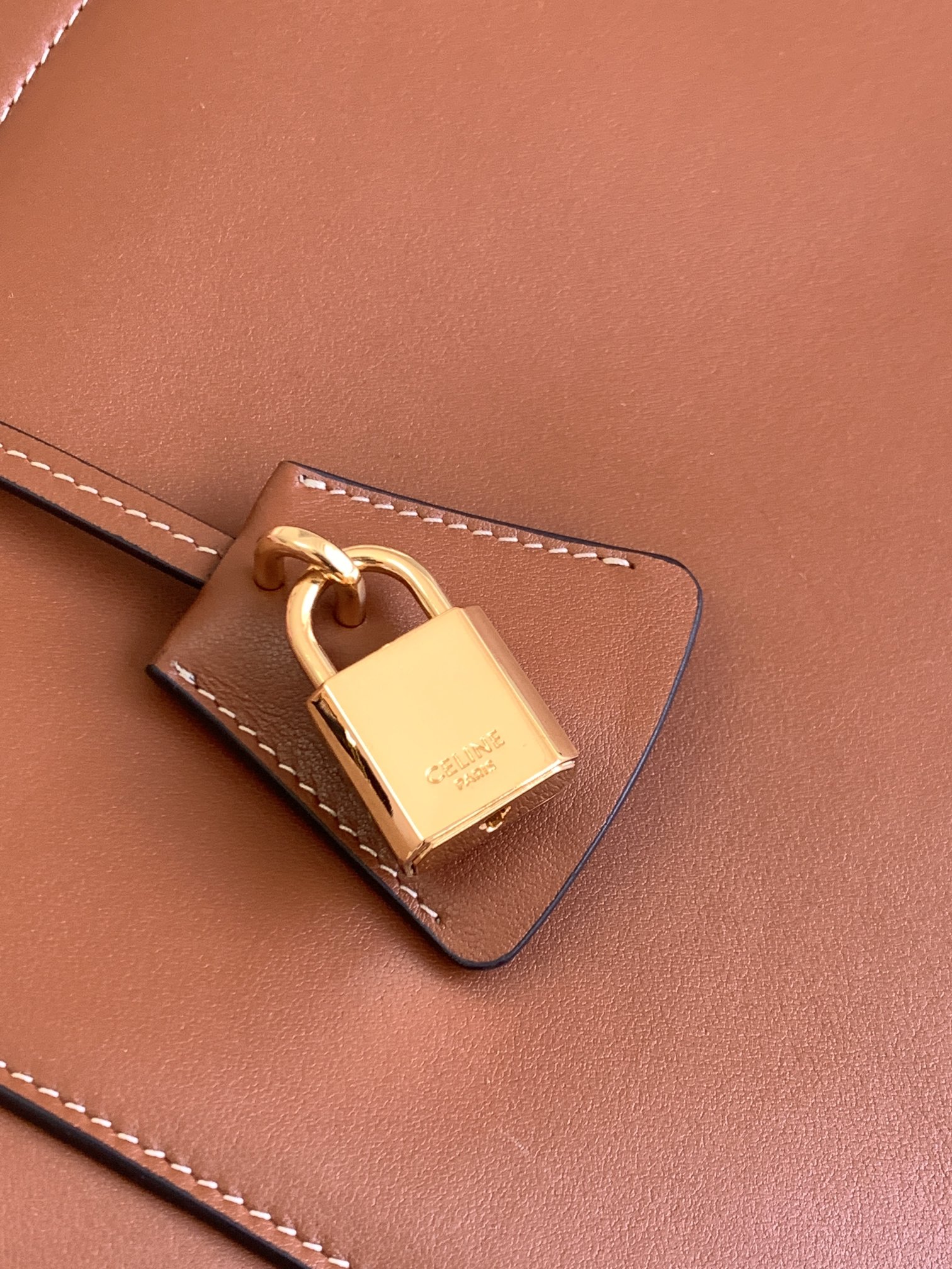 CELINE赛琳中号光滑小牛皮托特包108823