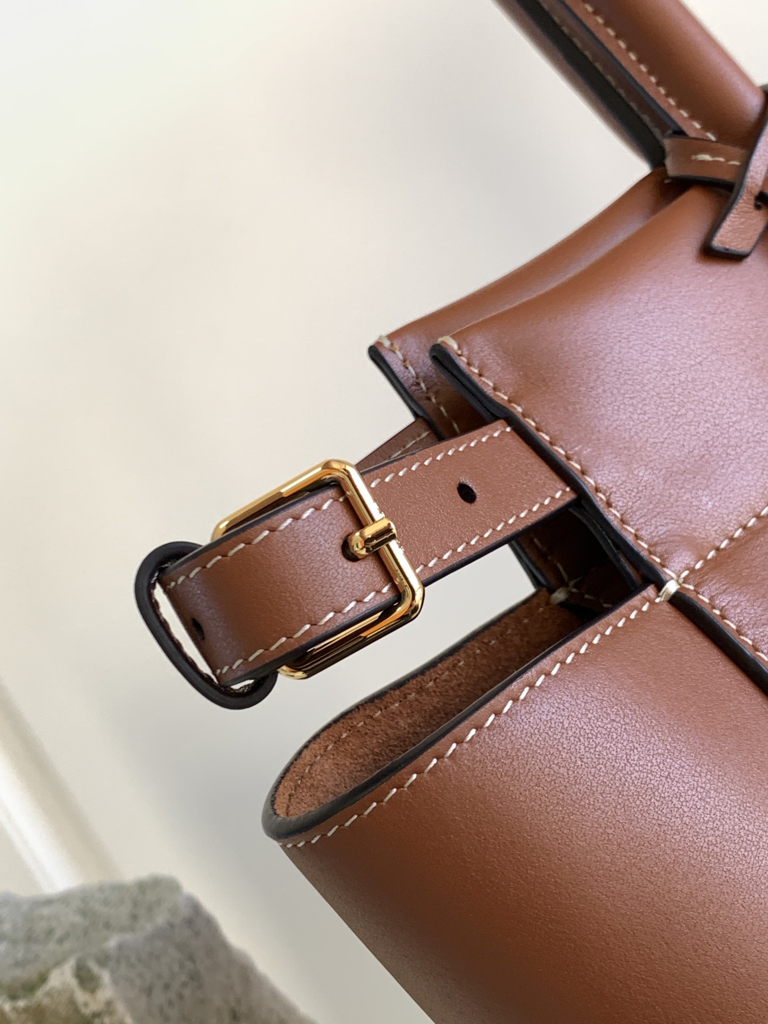 CELINE赛琳中号光滑小牛皮托特包108823