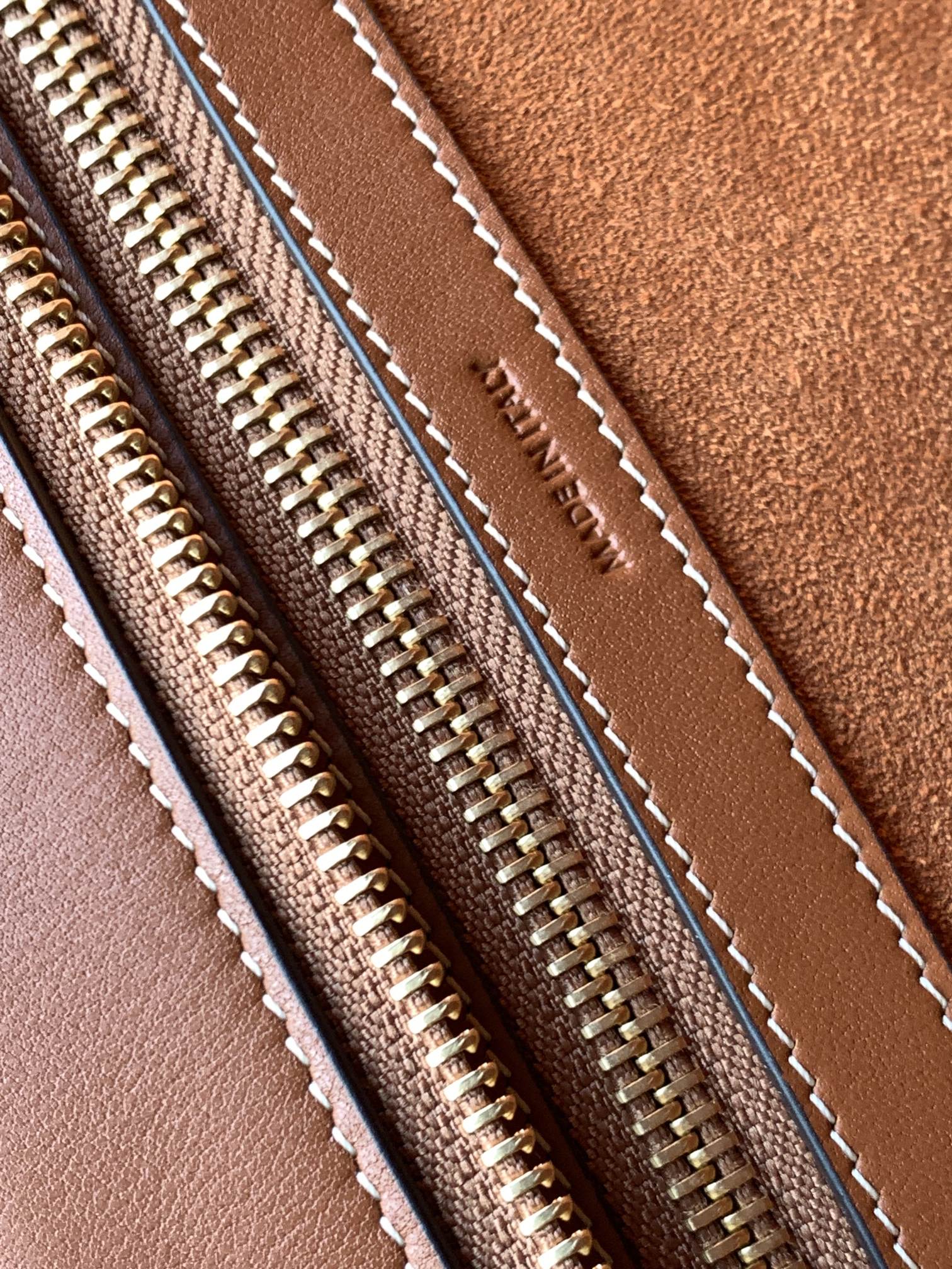 CELINE赛琳中号光滑小牛皮托特包108823