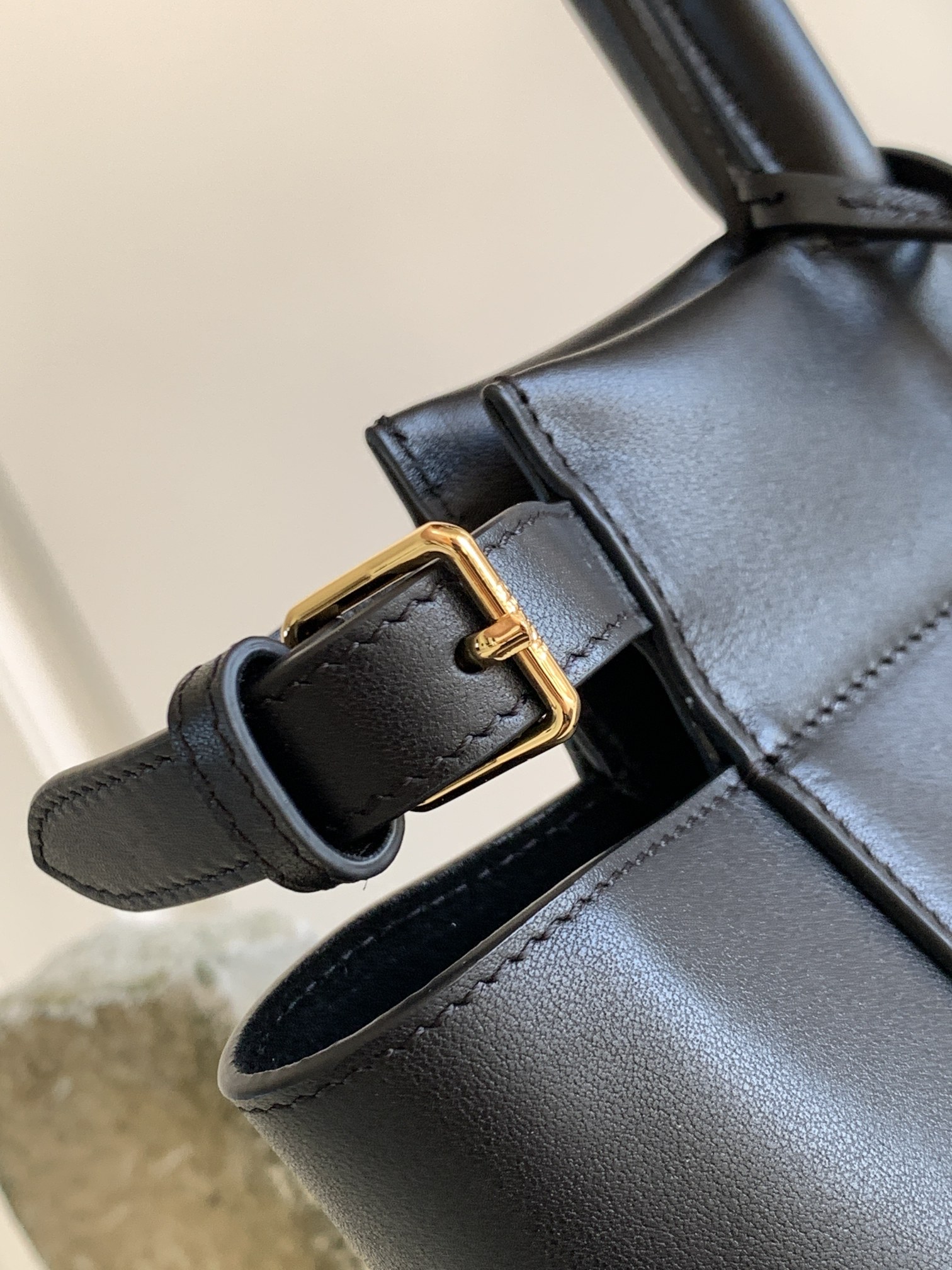 CELINE赛琳中号光滑小牛皮托特包108823