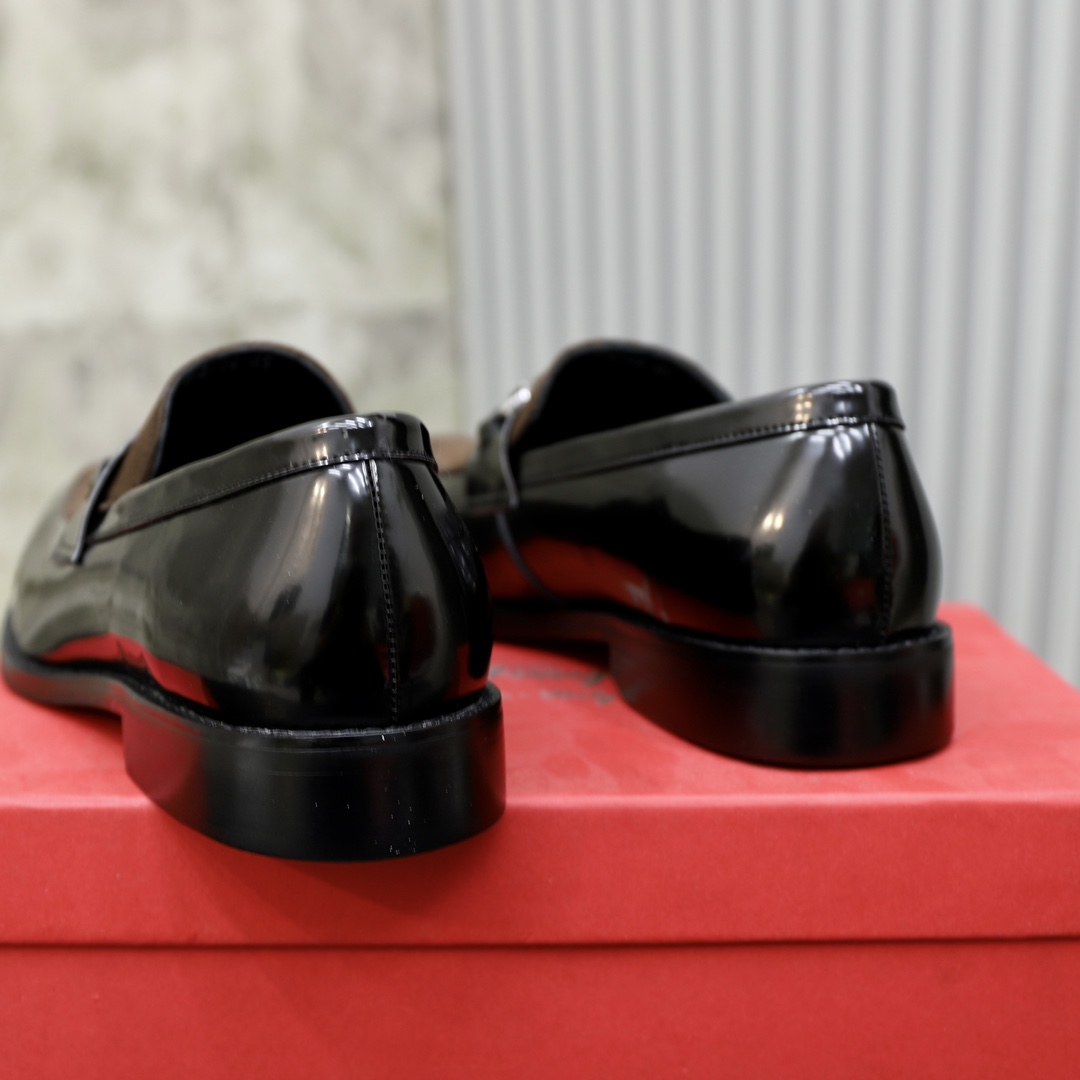 precio de fábrica: Marca: Ferragamo Ferragamo Tamaño: 38-44 (45 se puede personalizar) Grado: Contad